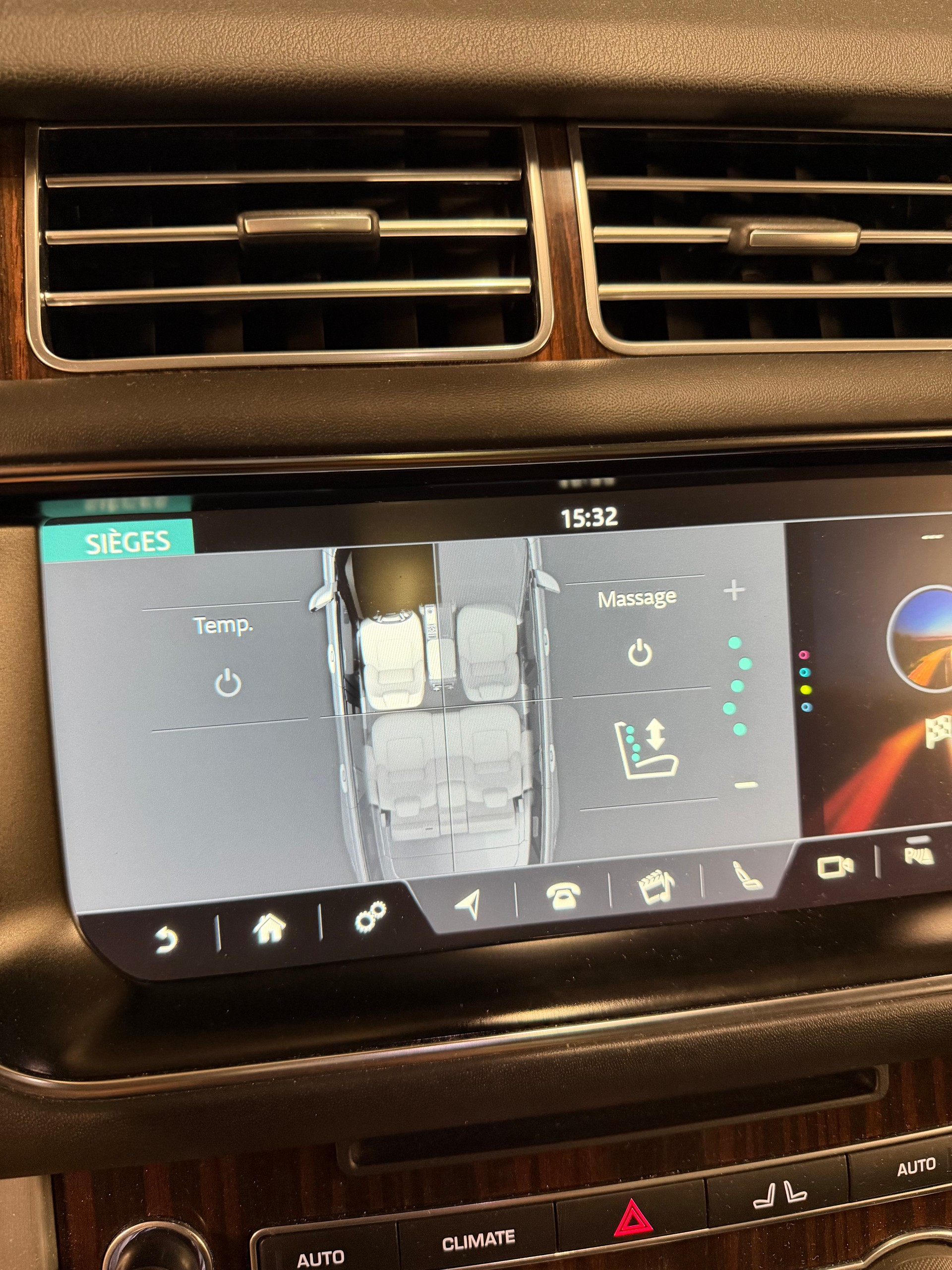 LAND ROVER 3.0 TDV6 Vogue-image-3