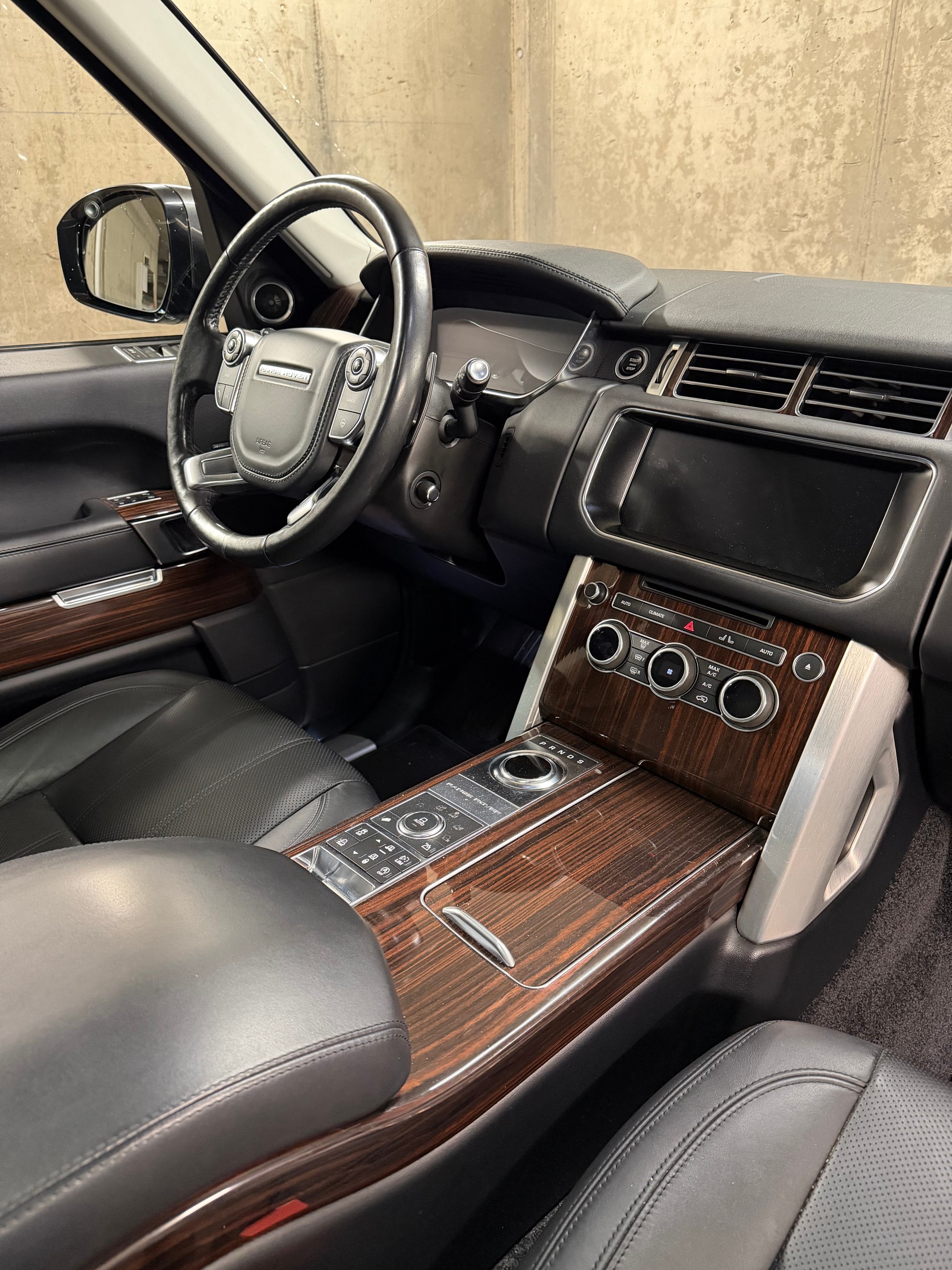LAND ROVER 3.0 TDV6 Vogue-image-2
