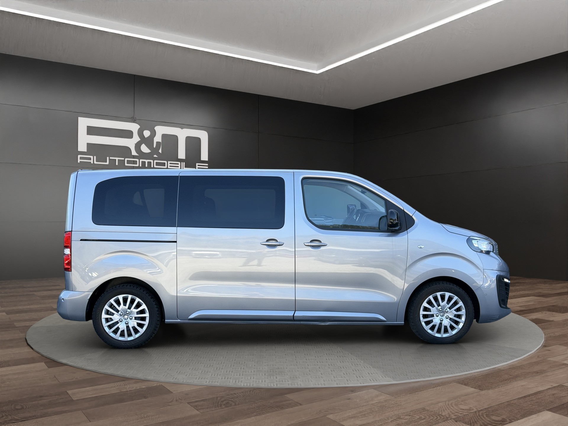 PEUGEOT Traveller 2.0 BlueHDi Business Standard EAT8-showroom-element-1