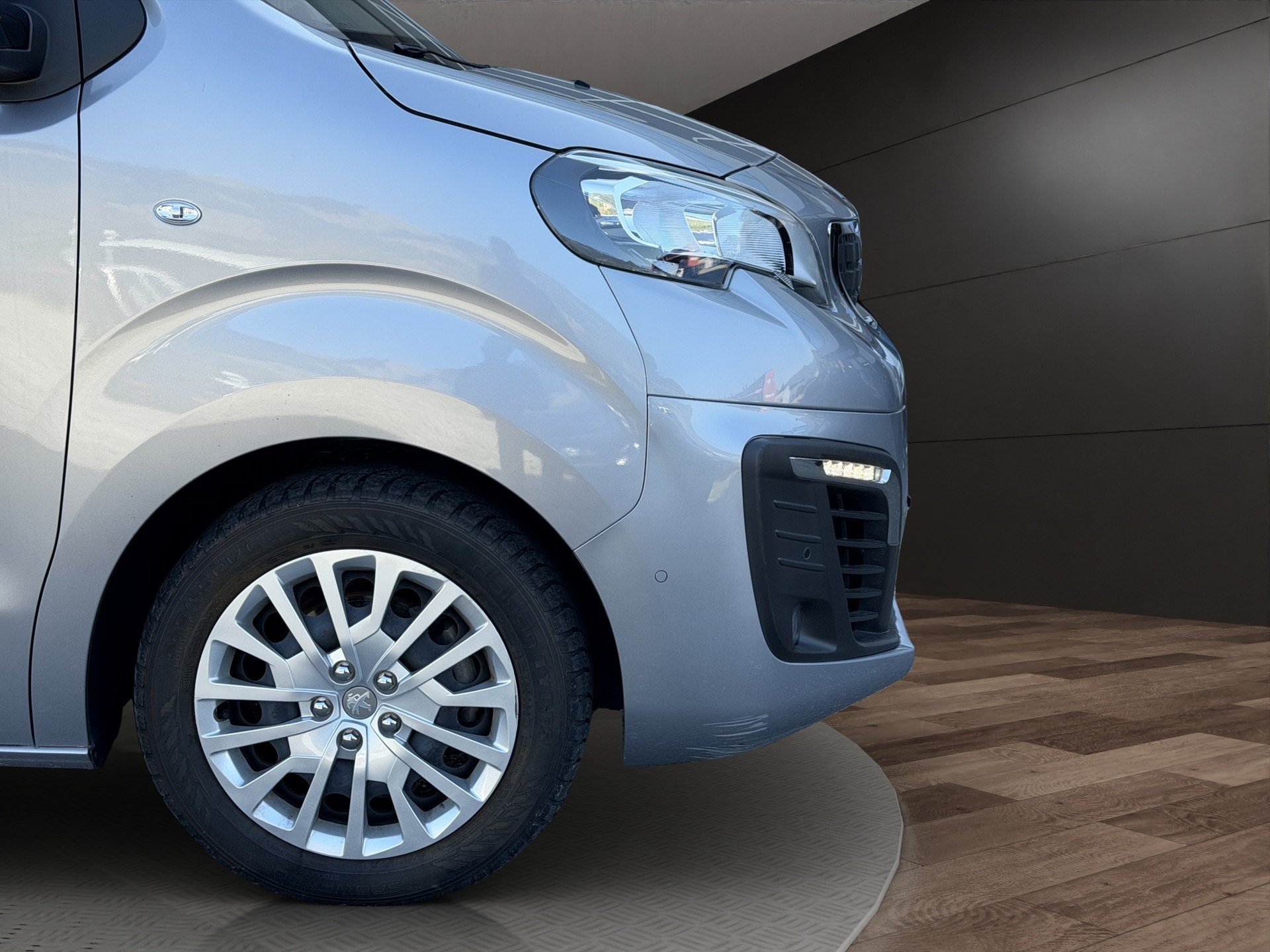 PEUGEOT Traveller 2.0 BlueHDi Business Standard EAT8-showroom-element-2