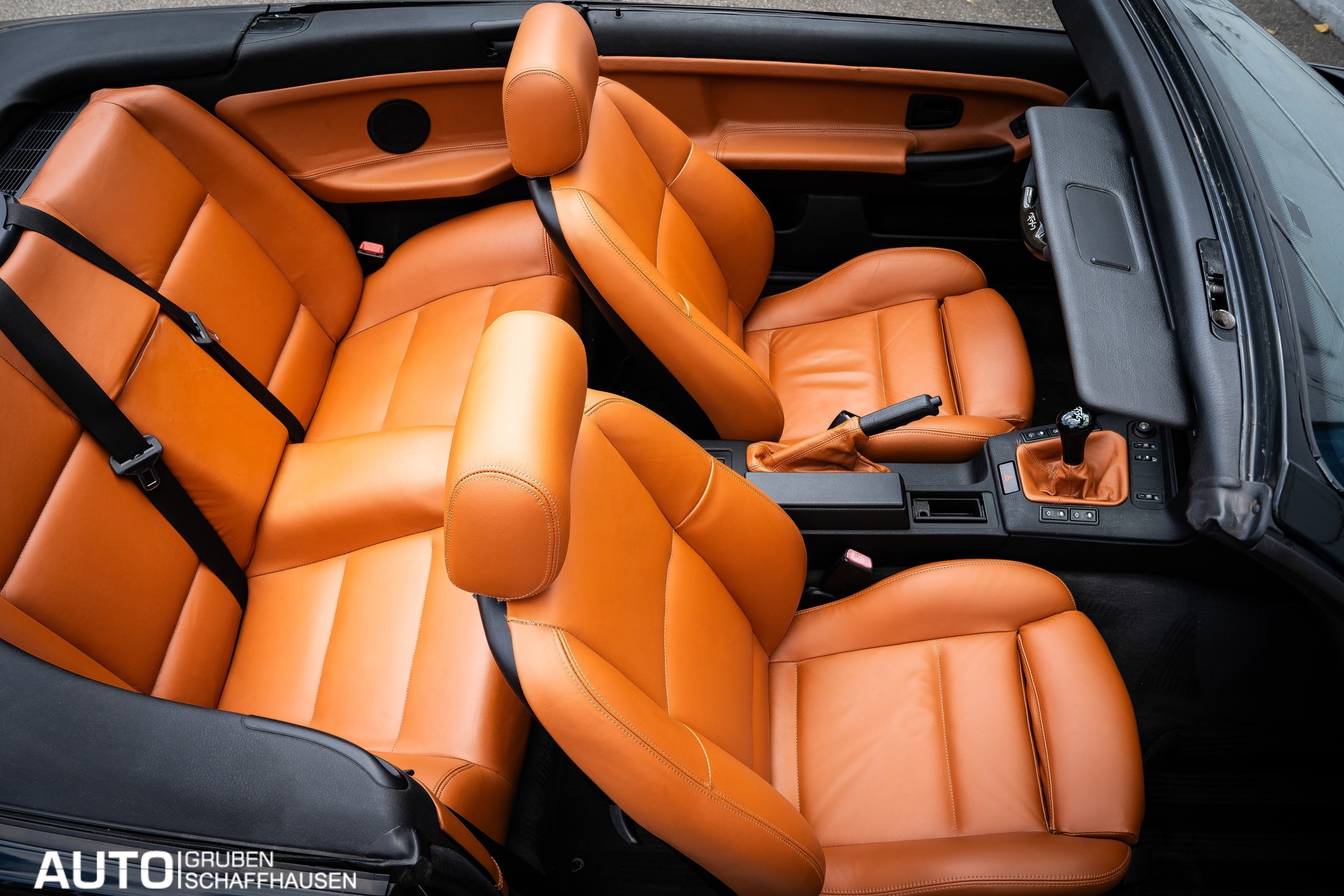 BMW 325i Cabrio-image-17