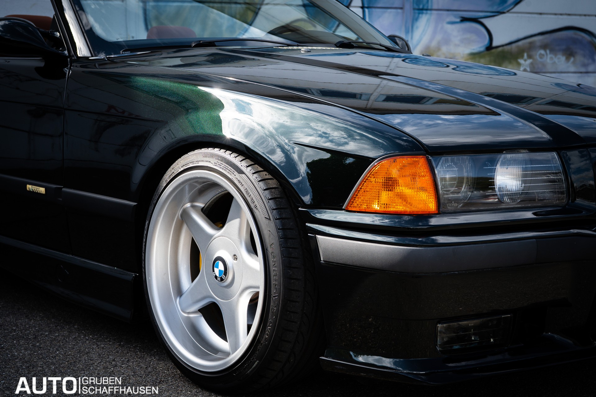 BMW 325i Cabrio-image-3