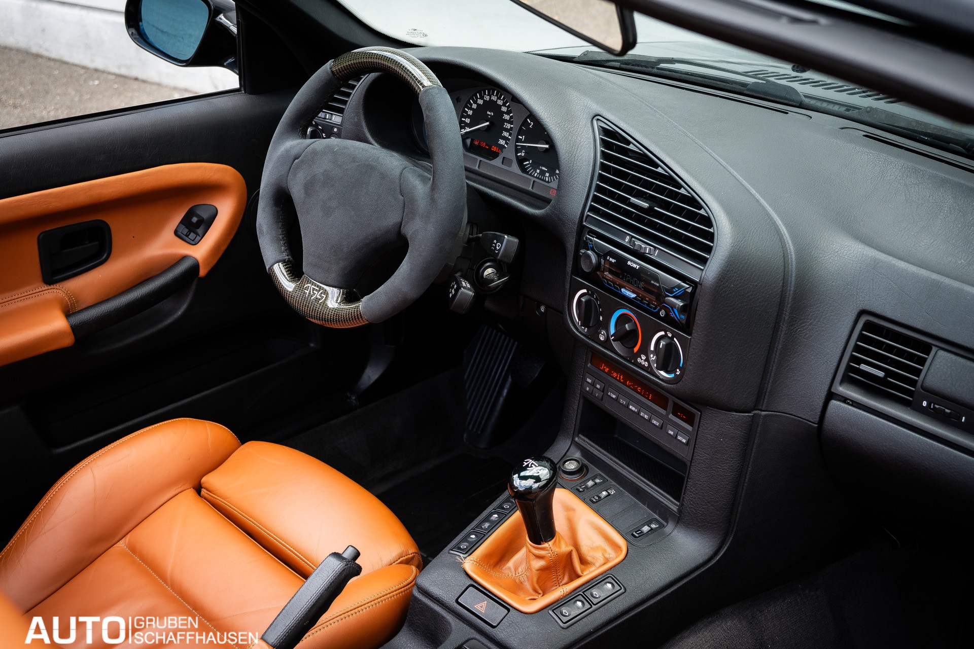 BMW 325i Cabrio-image-18