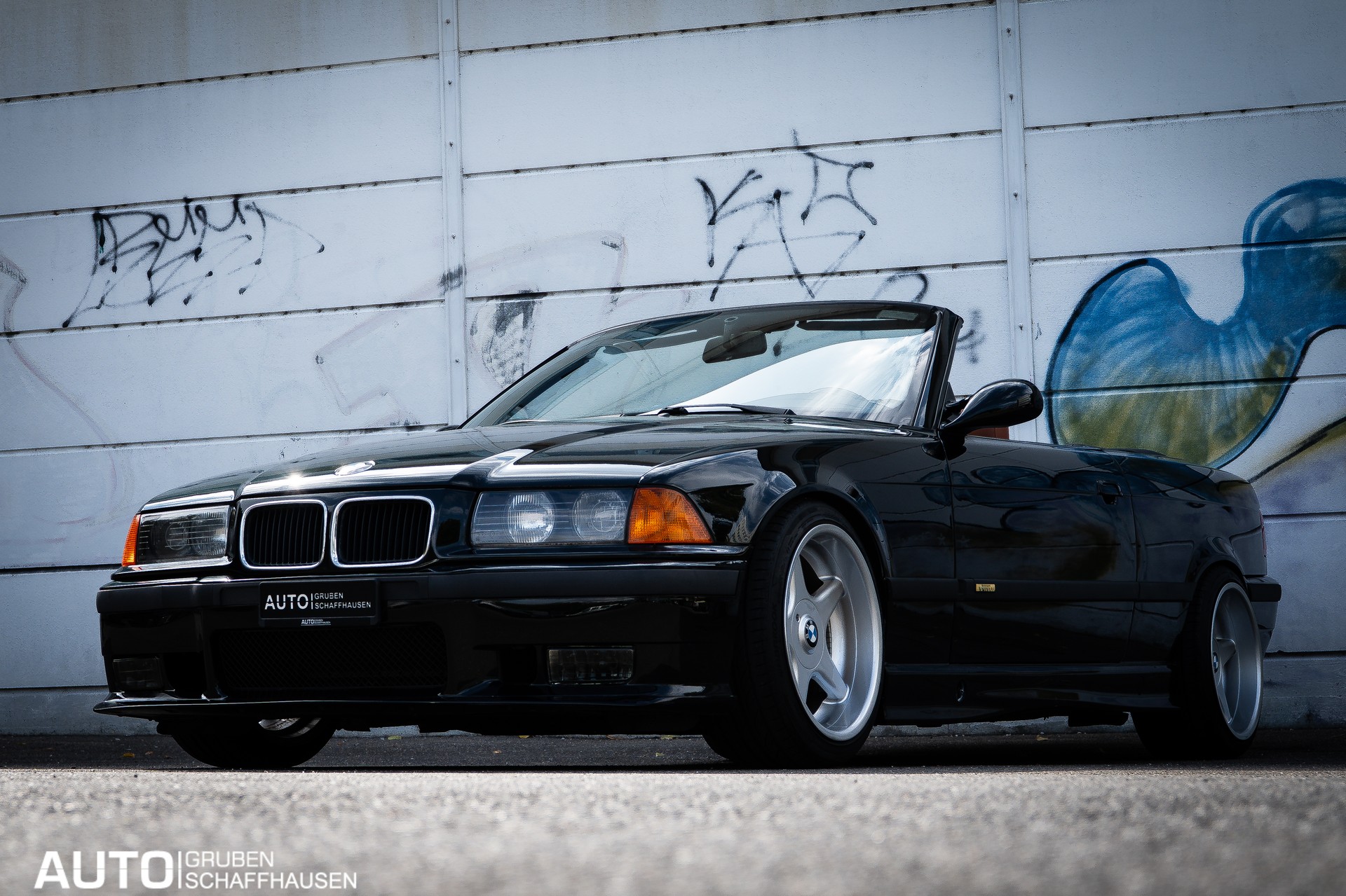 BMW 325i Cabrio-image-10