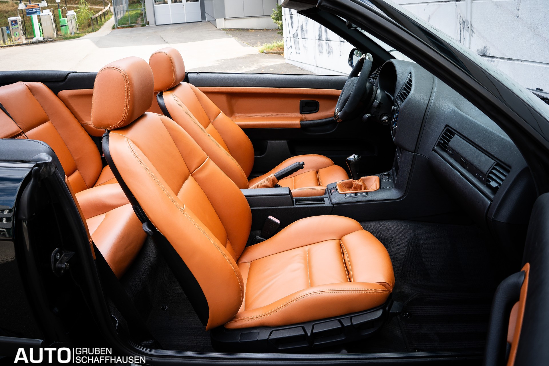 BMW 325i Cabrio-image-16