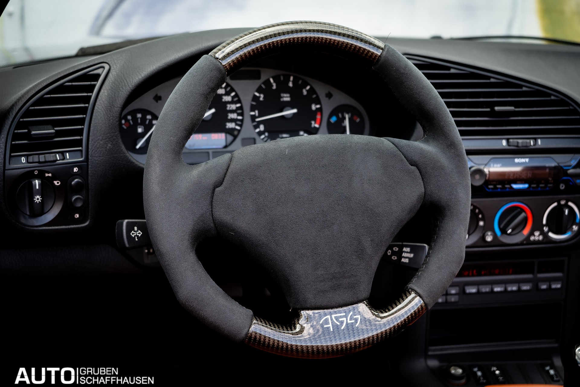 BMW 325i Cabrio-image-23
