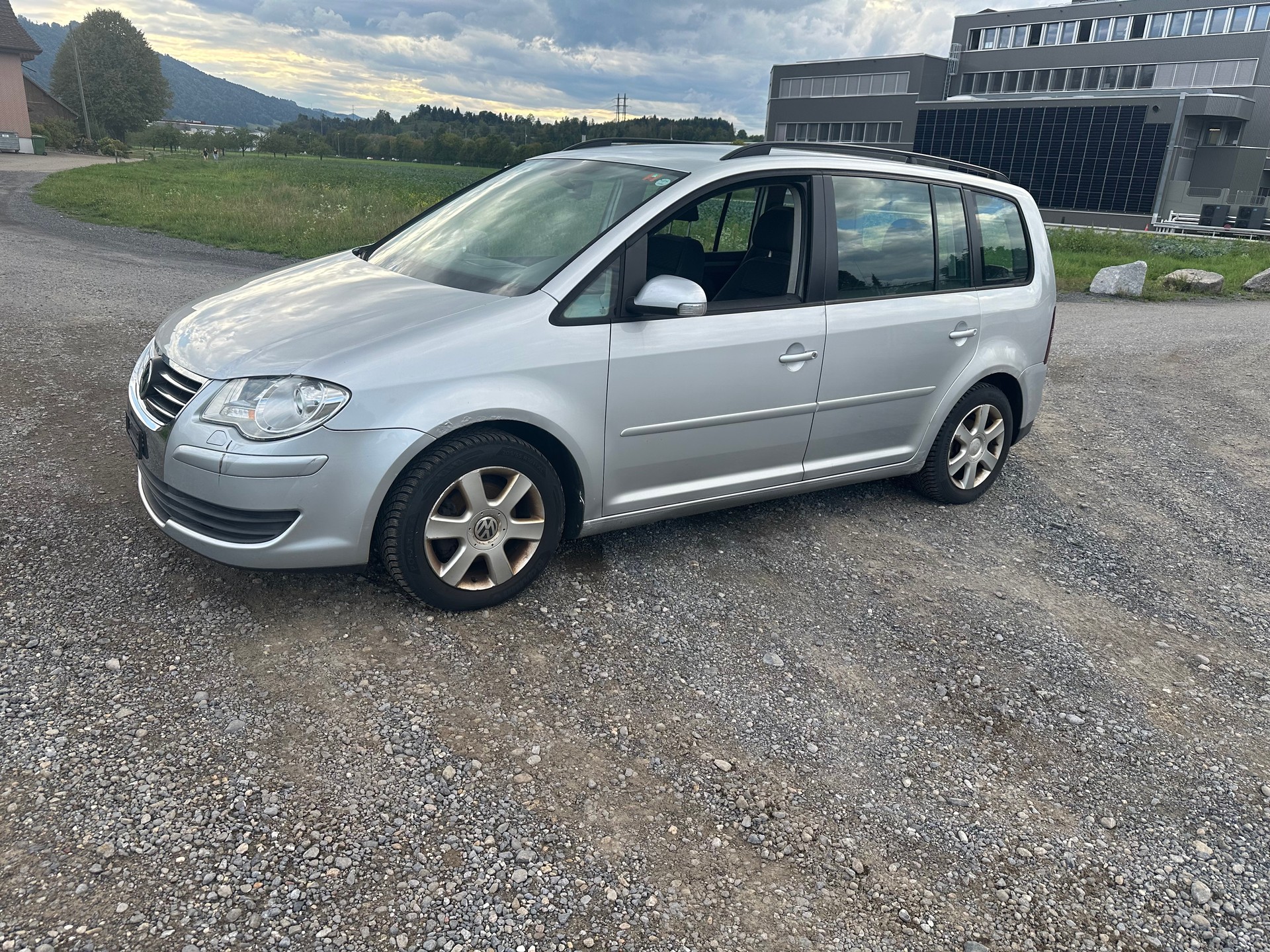 VW Touran 1.9 TDI Trendline DSG-image-0