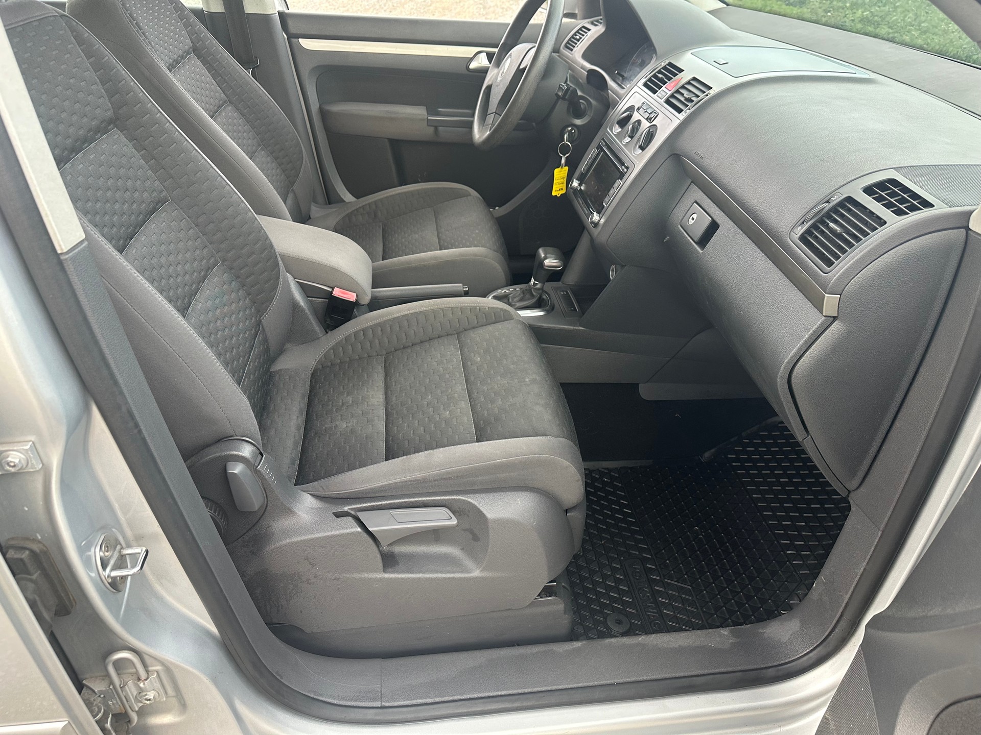 VW Touran 1.9 TDI Trendline DSG-image-10
