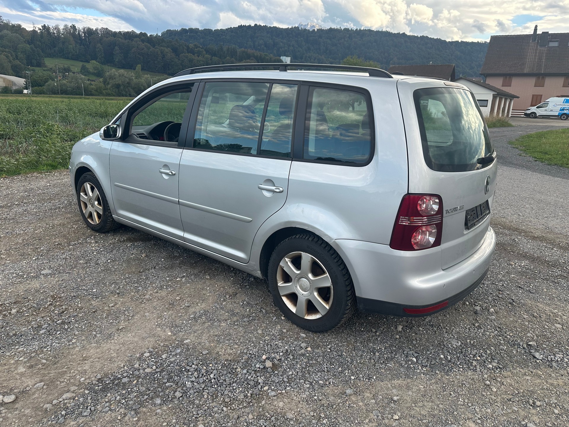 VW Touran 1.9 TDI Trendline DSG-image-9