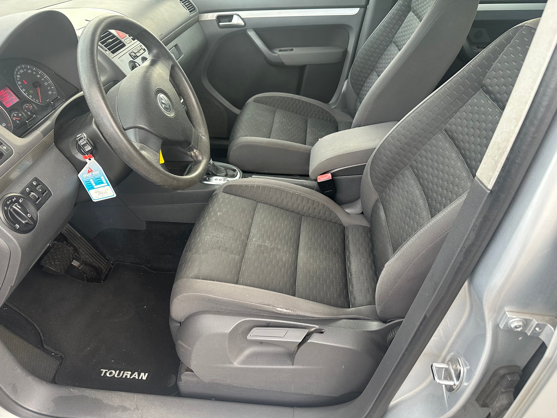 VW Touran 1.9 TDI Trendline DSG-image-11