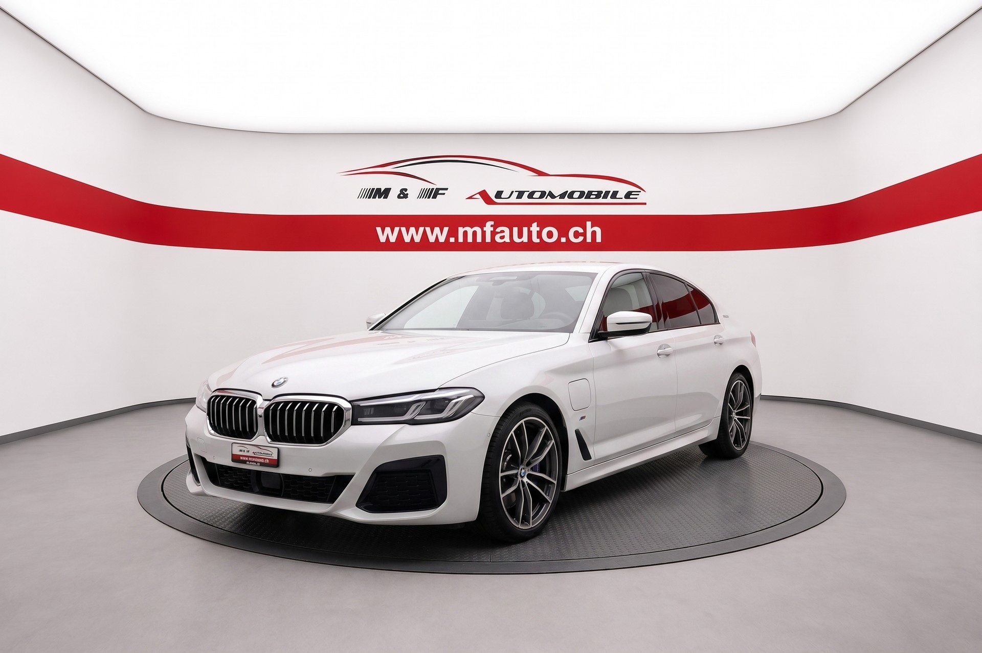 BMW 530e xDrive SAG M-SPORT PRO * CH FAHRZEUG AUS 1. HAND * Harman/Kardon * Parking Assistant Plus *-image-0