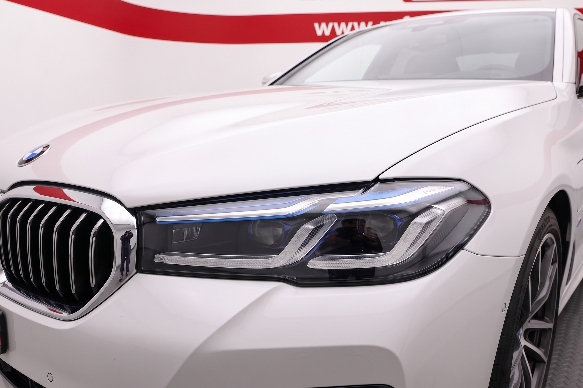 BMW 530e xDrive SAG M-SPORT PRO * CH FAHRZEUG AUS 1. HAND * Harman/Kardon * Parking Assistant Plus *-image-8