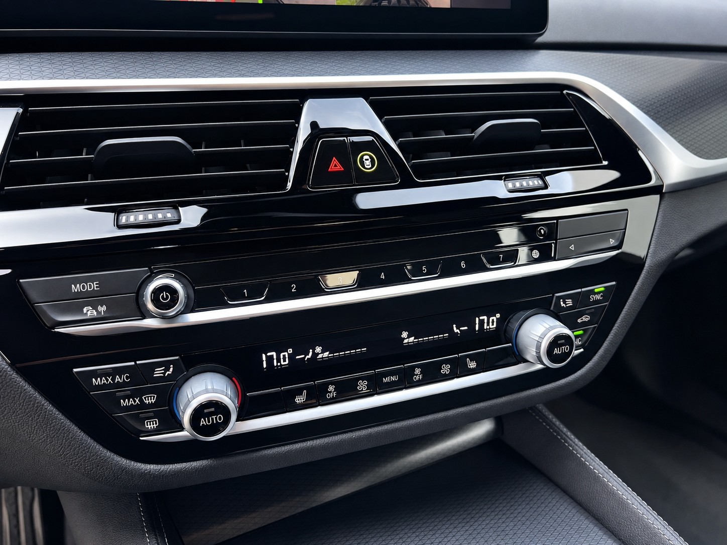 BMW 530e xDrive SAG M-SPORT PRO * CH FAHRZEUG AUS 1. HAND * Harman/Kardon * Parking Assistant Plus *-image-27