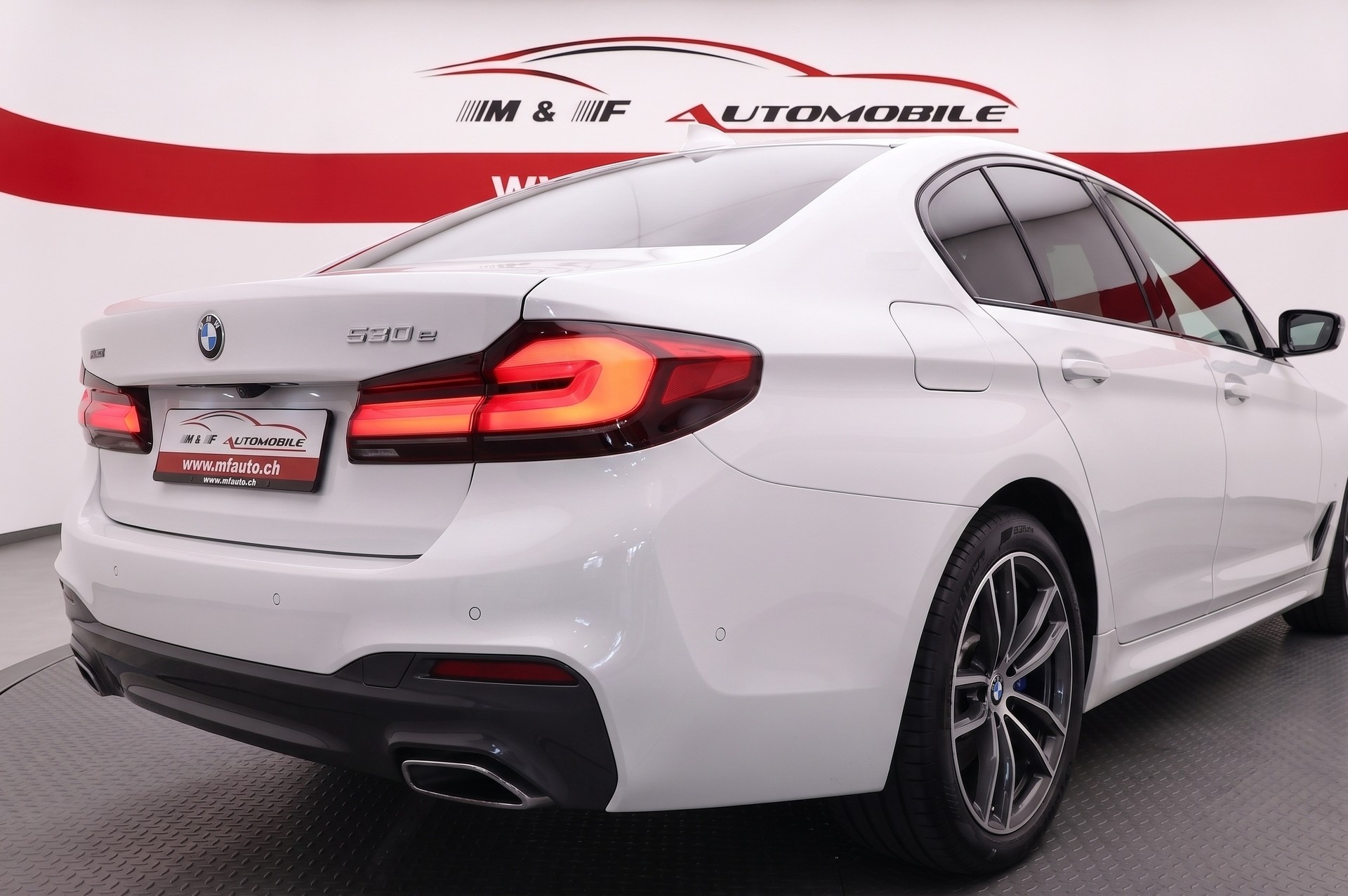 BMW 530e xDrive SAG M-SPORT PRO * CH FAHRZEUG AUS 1. HAND * Harman/Kardon * Parking Assistant Plus *-image-10