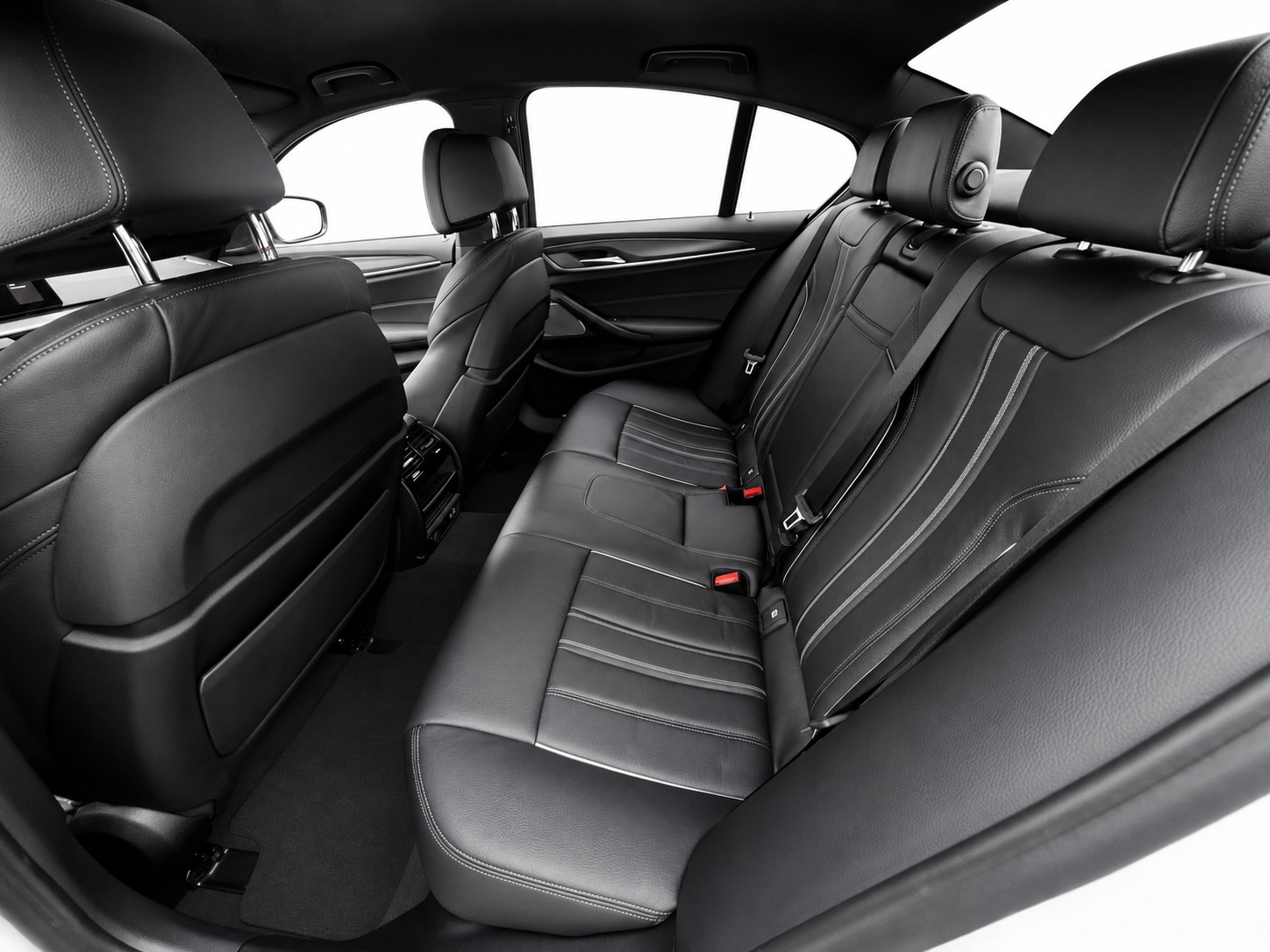 BMW 530e xDrive SAG M-SPORT PRO * CH FAHRZEUG AUS 1. HAND * Harman/Kardon * Parking Assistant Plus *-image-18