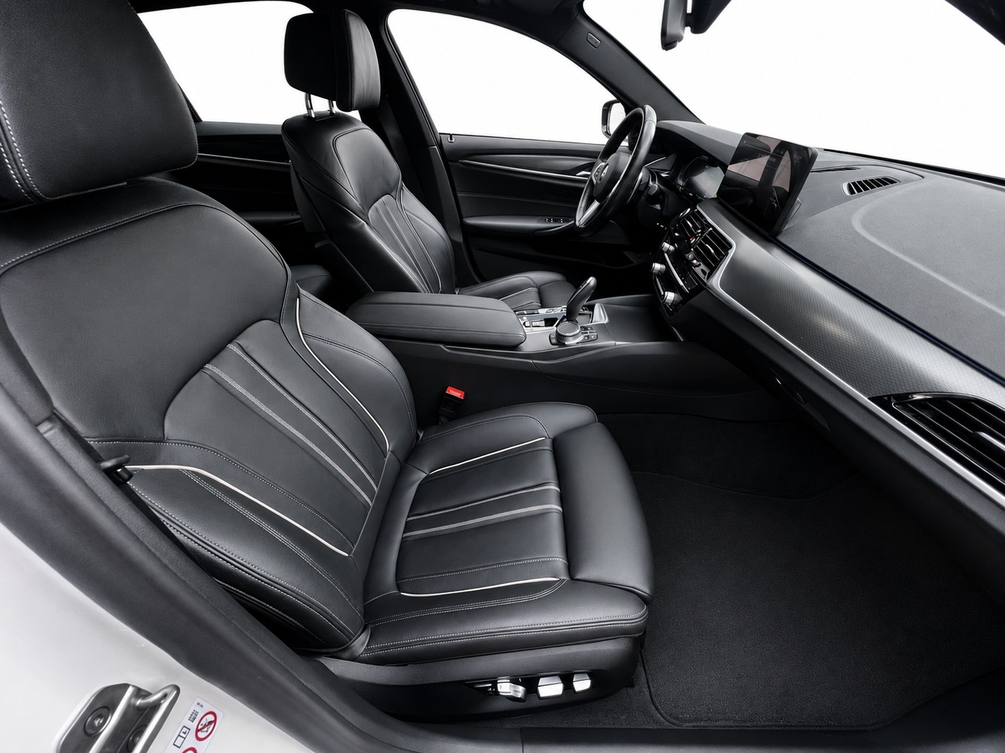 BMW 530e xDrive SAG M-SPORT PRO * CH FAHRZEUG AUS 1. HAND * Harman/Kardon * Parking Assistant Plus *-image-14