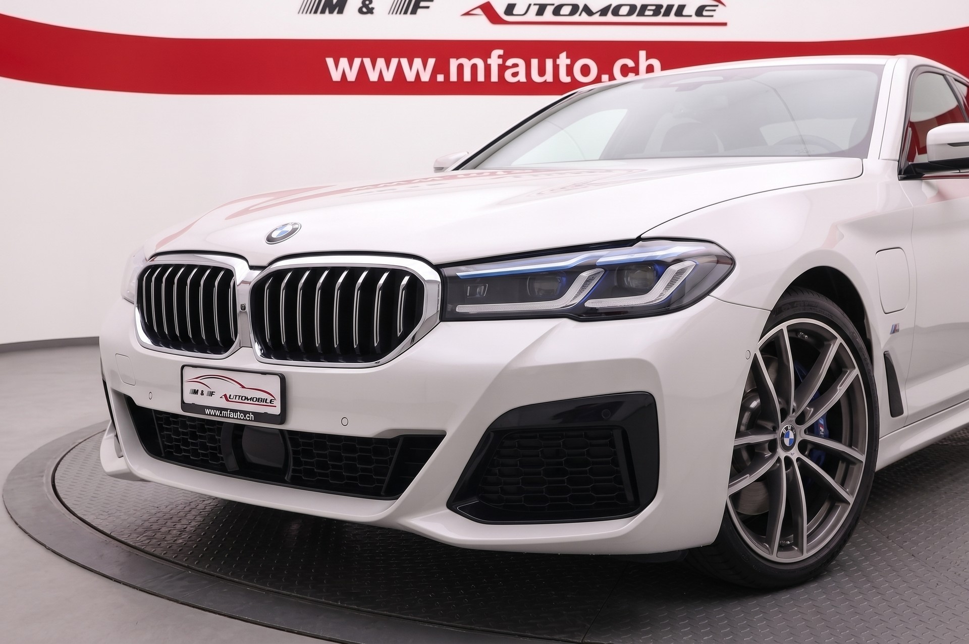 BMW 530e xDrive SAG M-SPORT PRO * CH FAHRZEUG AUS 1. HAND * Harman/Kardon * Parking Assistant Plus *-image-7