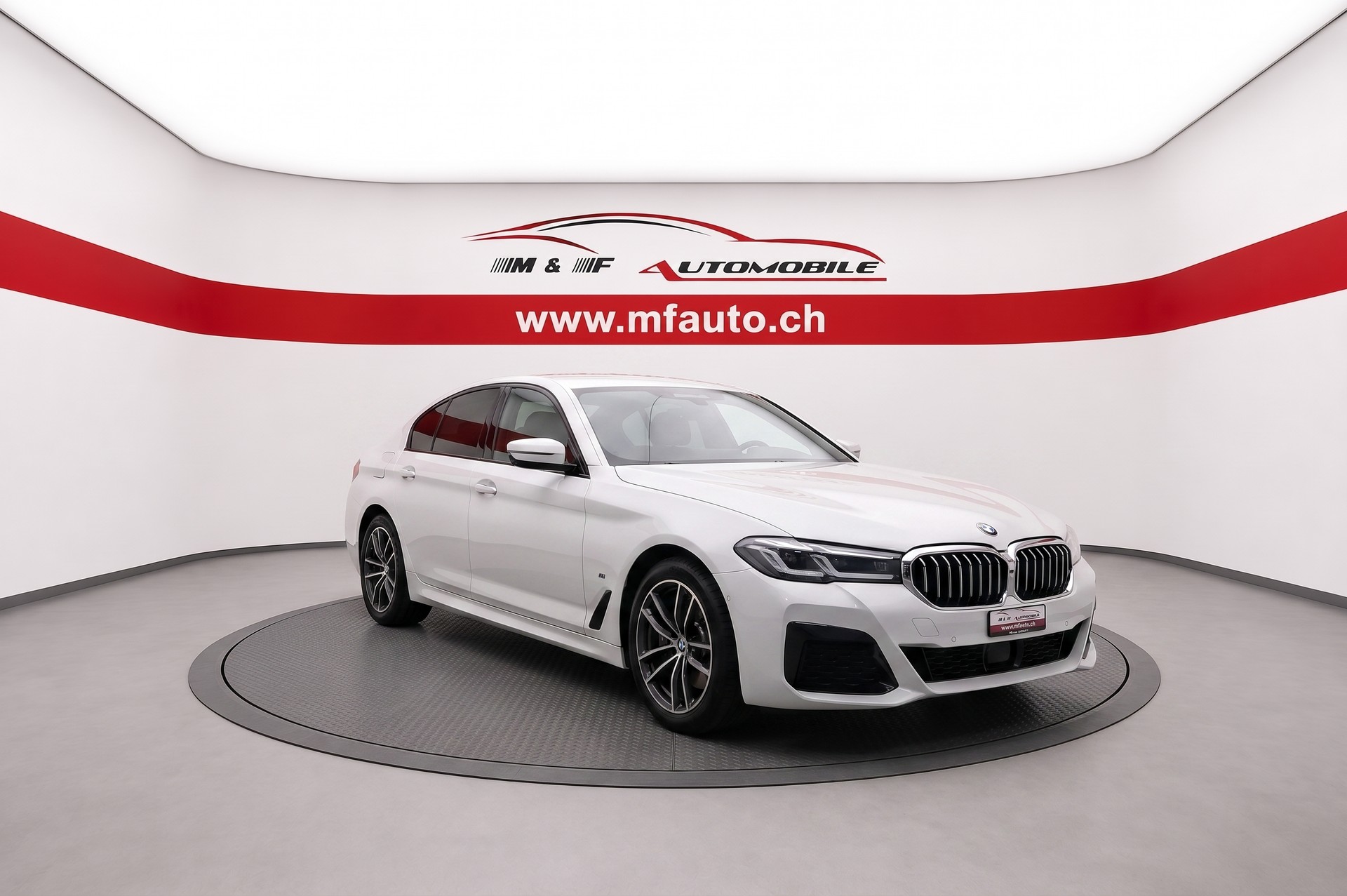 BMW 530e xDrive SAG M-SPORT PRO * CH FAHRZEUG AUS 1. HAND * Harman/Kardon * Parking Assistant Plus *-image-2