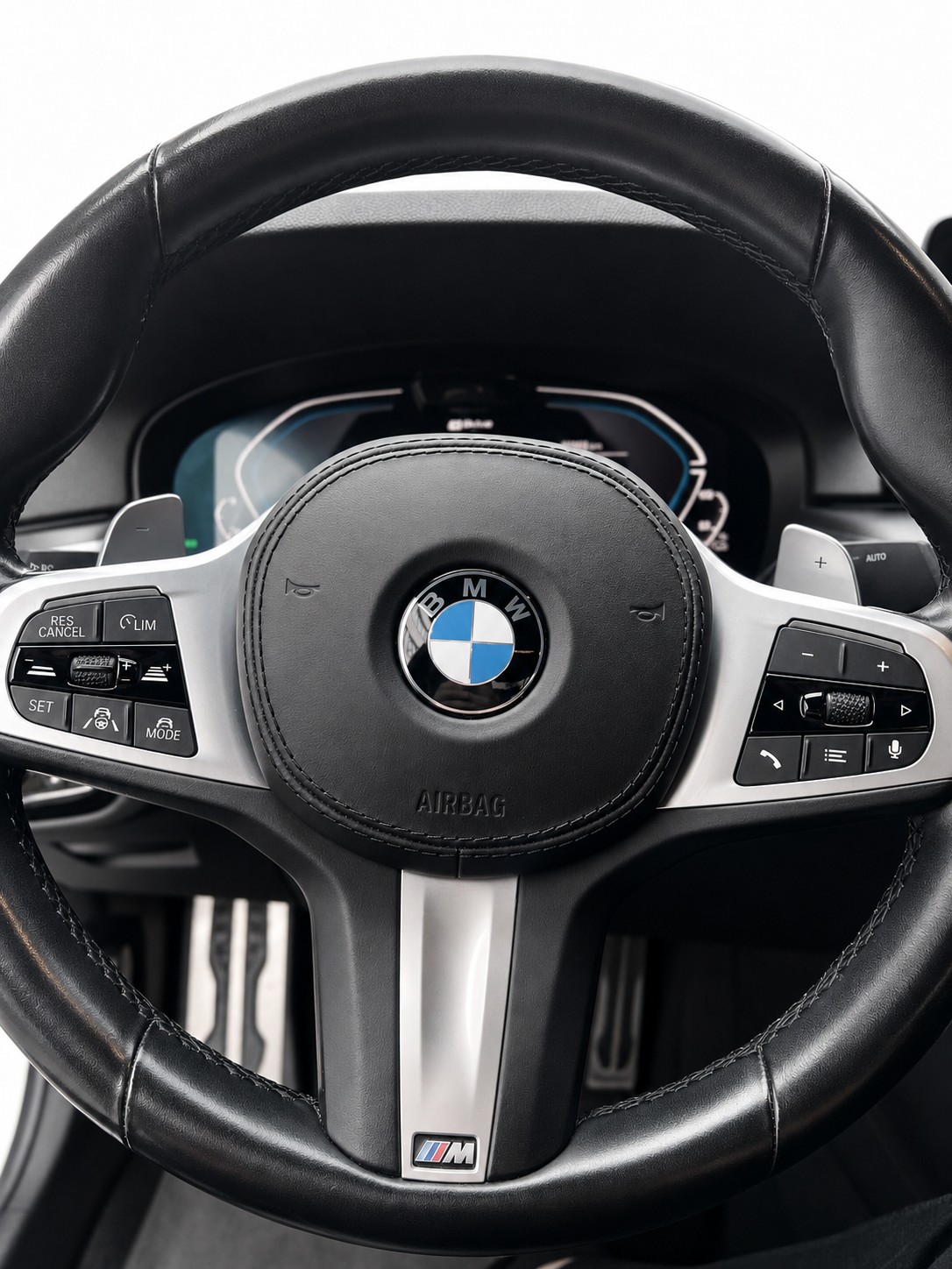 BMW 530e xDrive SAG M-SPORT PRO * CH FAHRZEUG AUS 1. HAND * Harman/Kardon * Parking Assistant Plus *-image-25