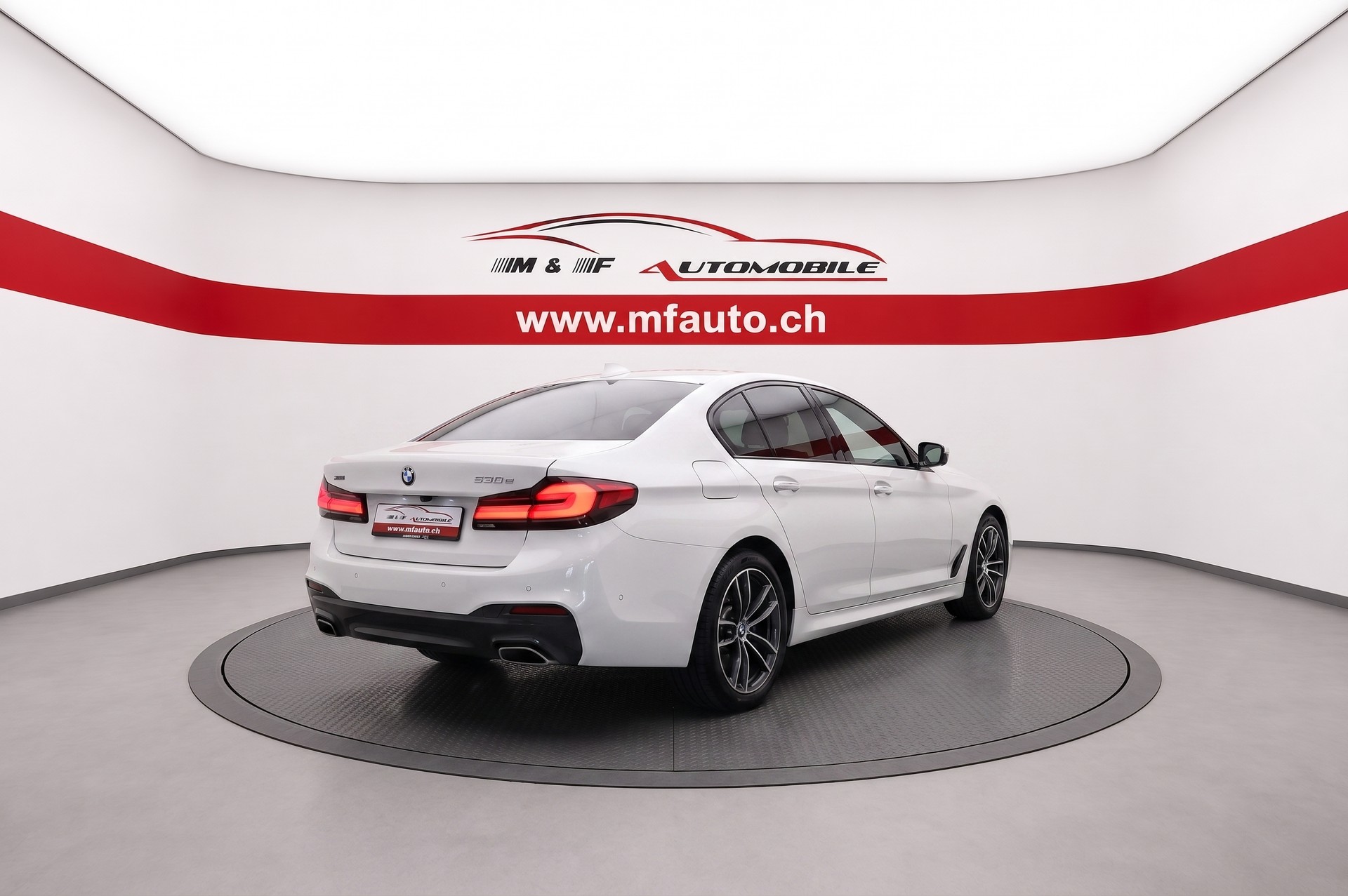BMW 530e xDrive SAG M-SPORT PRO * CH FAHRZEUG AUS 1. HAND * Harman/Kardon * Parking Assistant Plus *-image-6