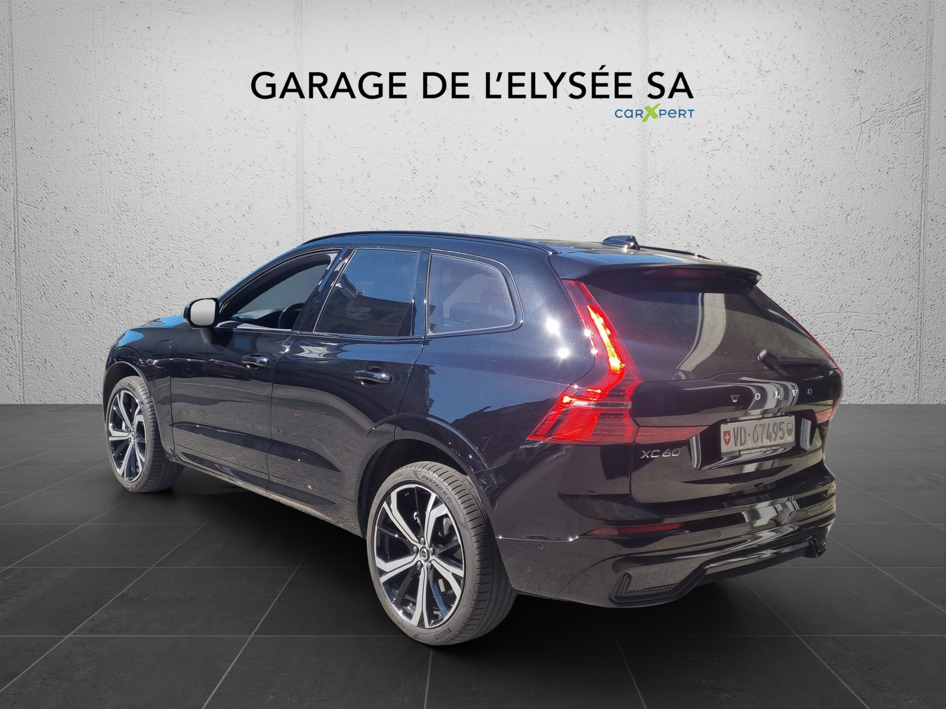 VOLVO XC60 T8 eAWD PluginHybrid Plus Dark Geartronic-image-3