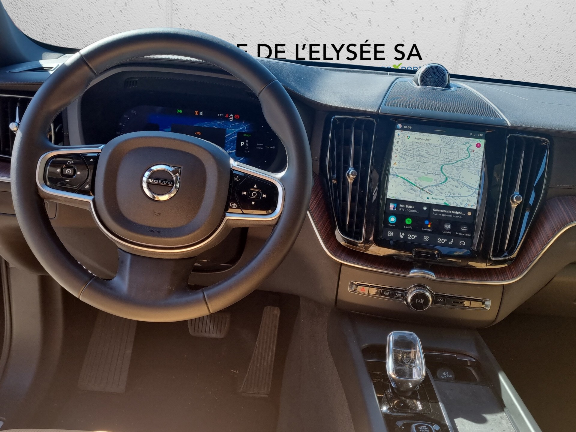 VOLVO XC60 T8 eAWD PluginHybrid Plus Dark Geartronic-image-11