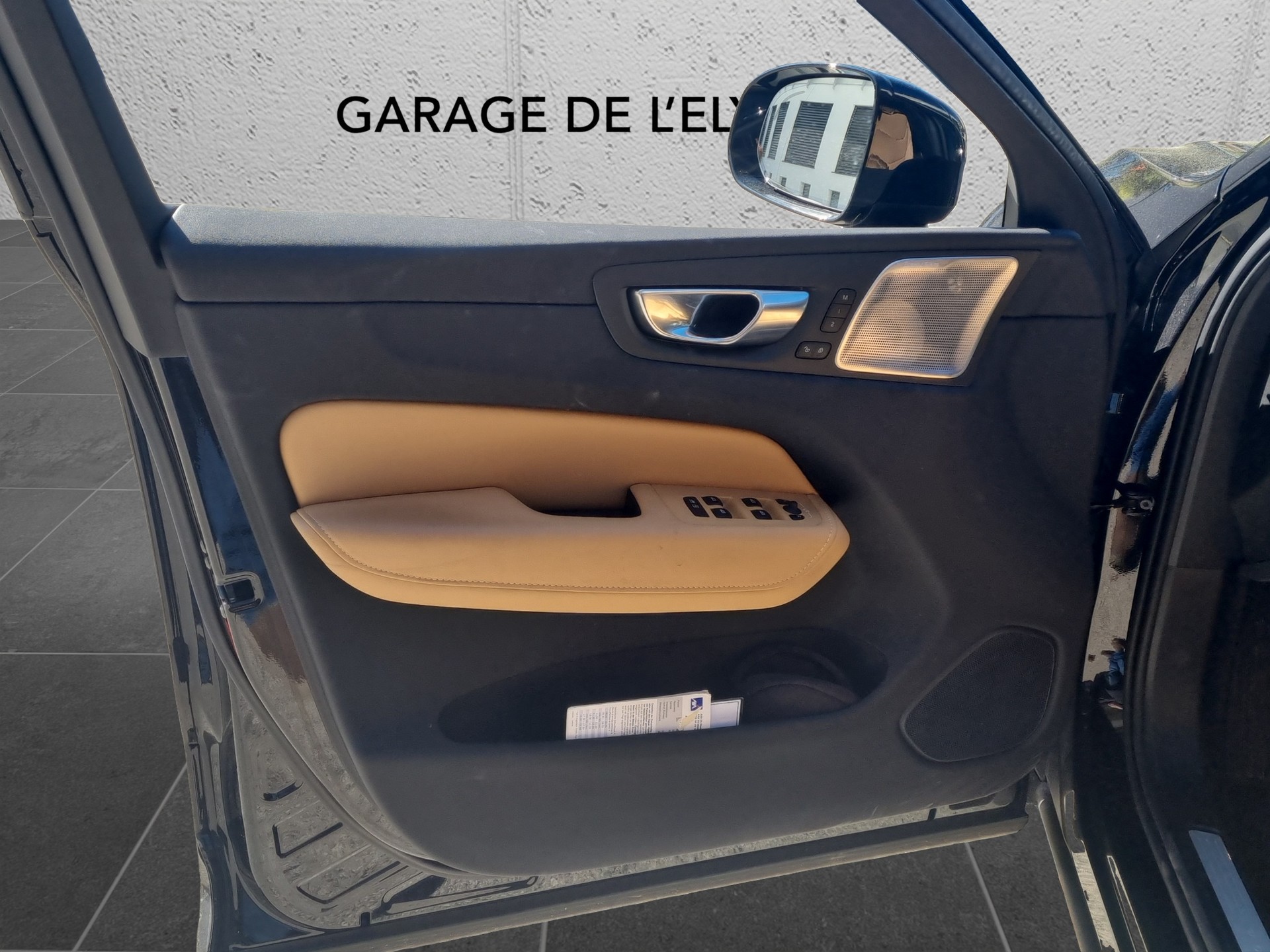 VOLVO XC60 T8 eAWD PluginHybrid Plus Dark Geartronic-image-9
