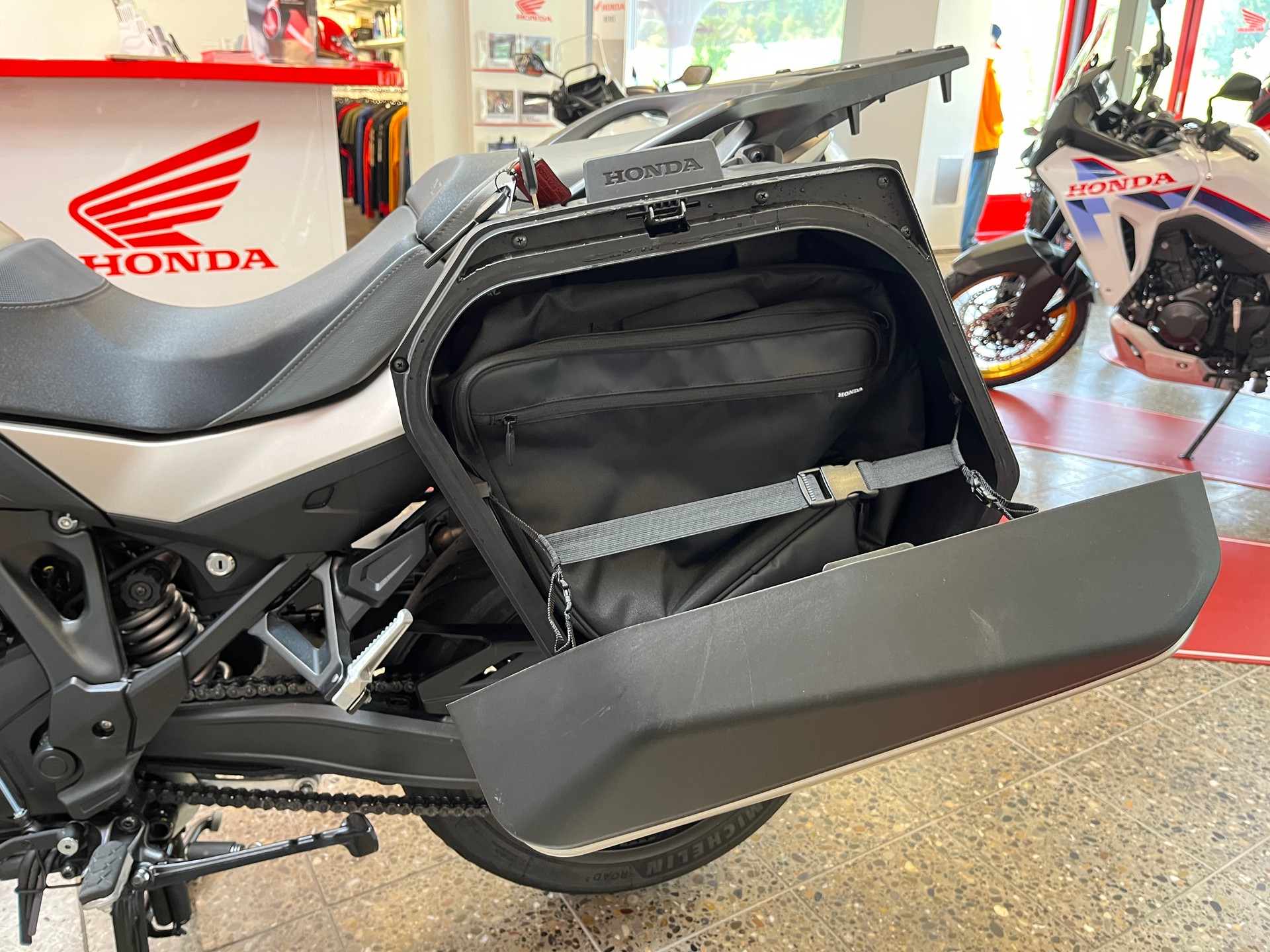 HONDA NT 1000 A Modell 2025 frisch ab grossem Service-image-5