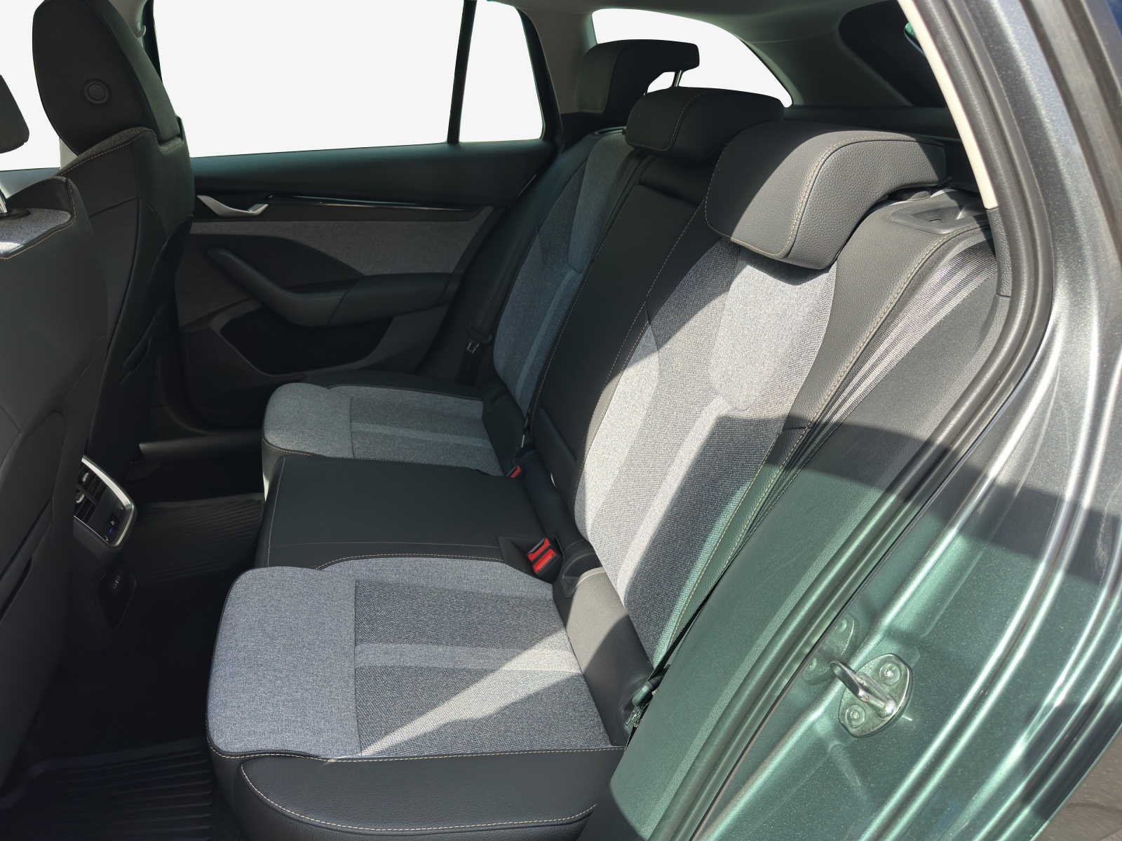 SKODA Octavia Combi 2.0 TSI DSG Selection 4x4-image-11