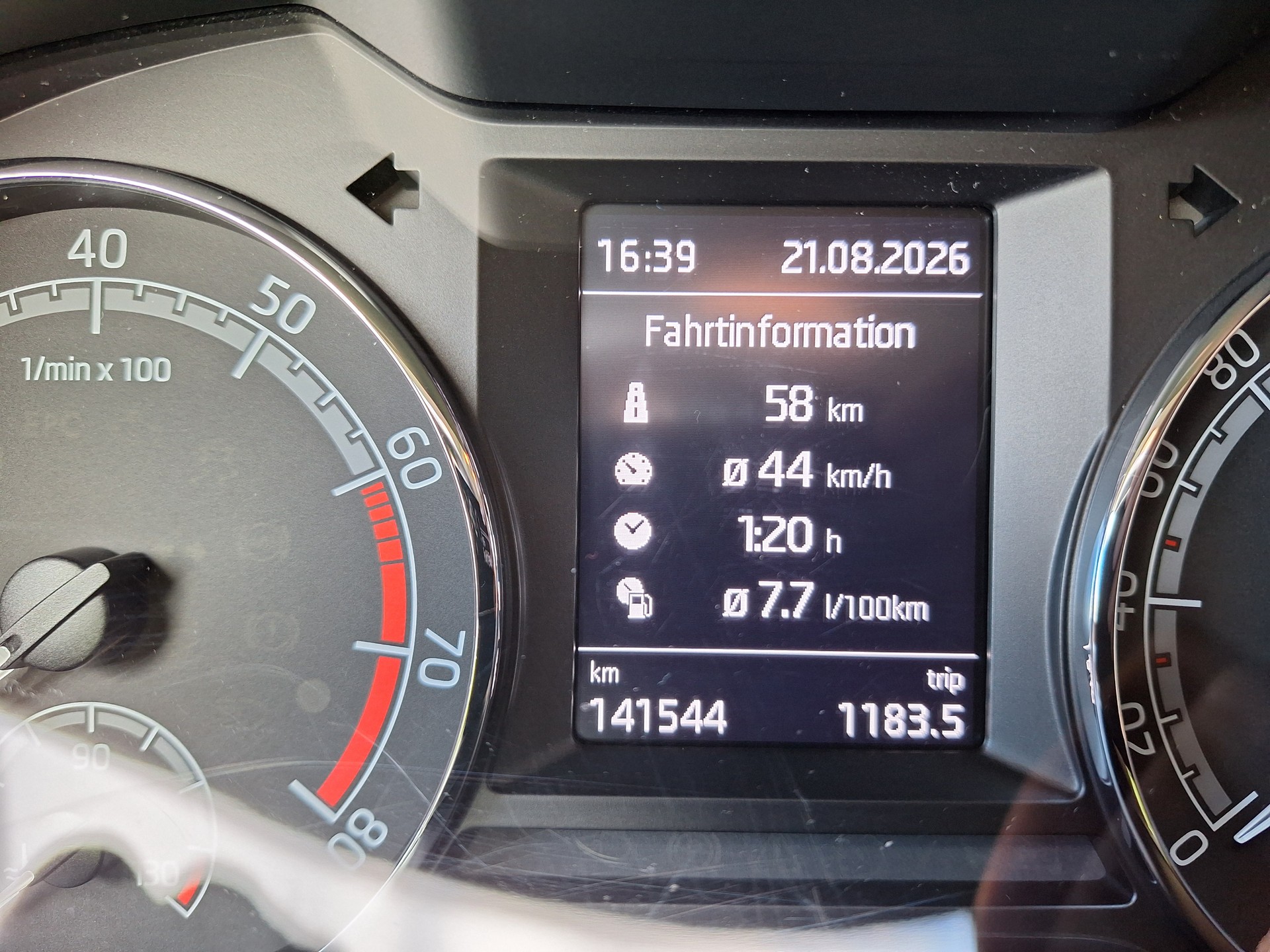 SKODA 1.8 TSI Clever 4x4 DSG-image-1