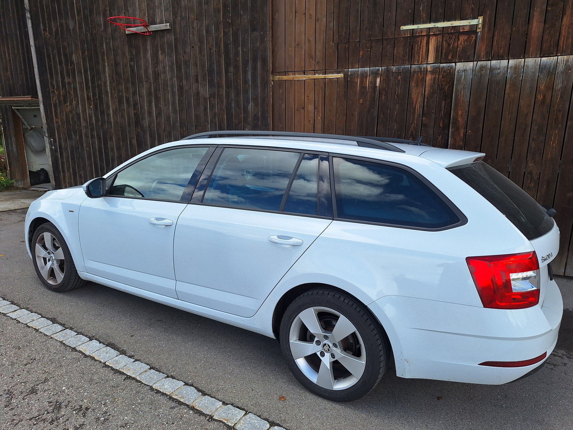 SKODA 1.8 TSI Clever 4x4 DSG-image-2