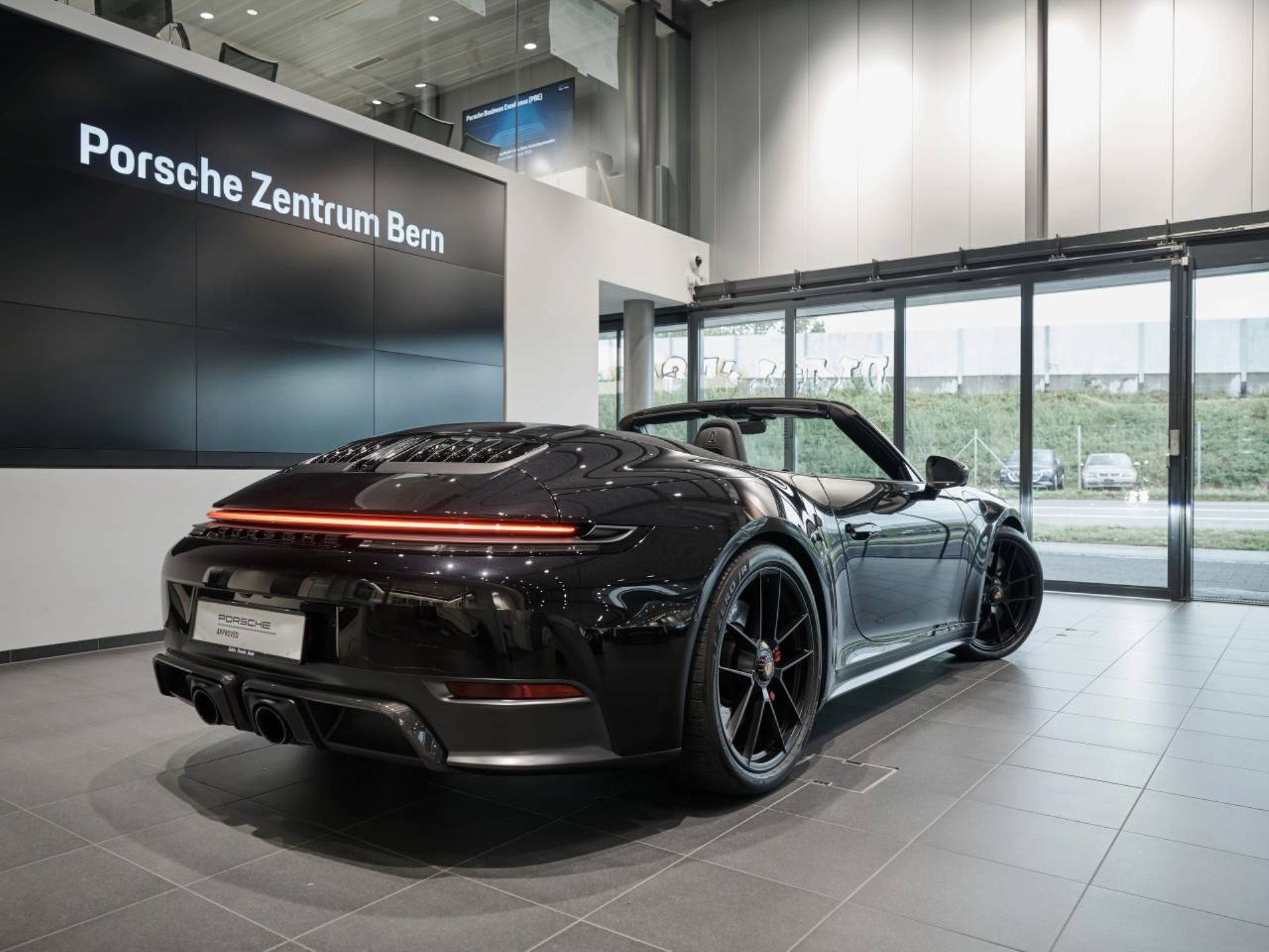 PORSCHE 911 Carrera GTS Cabriolet-image-2