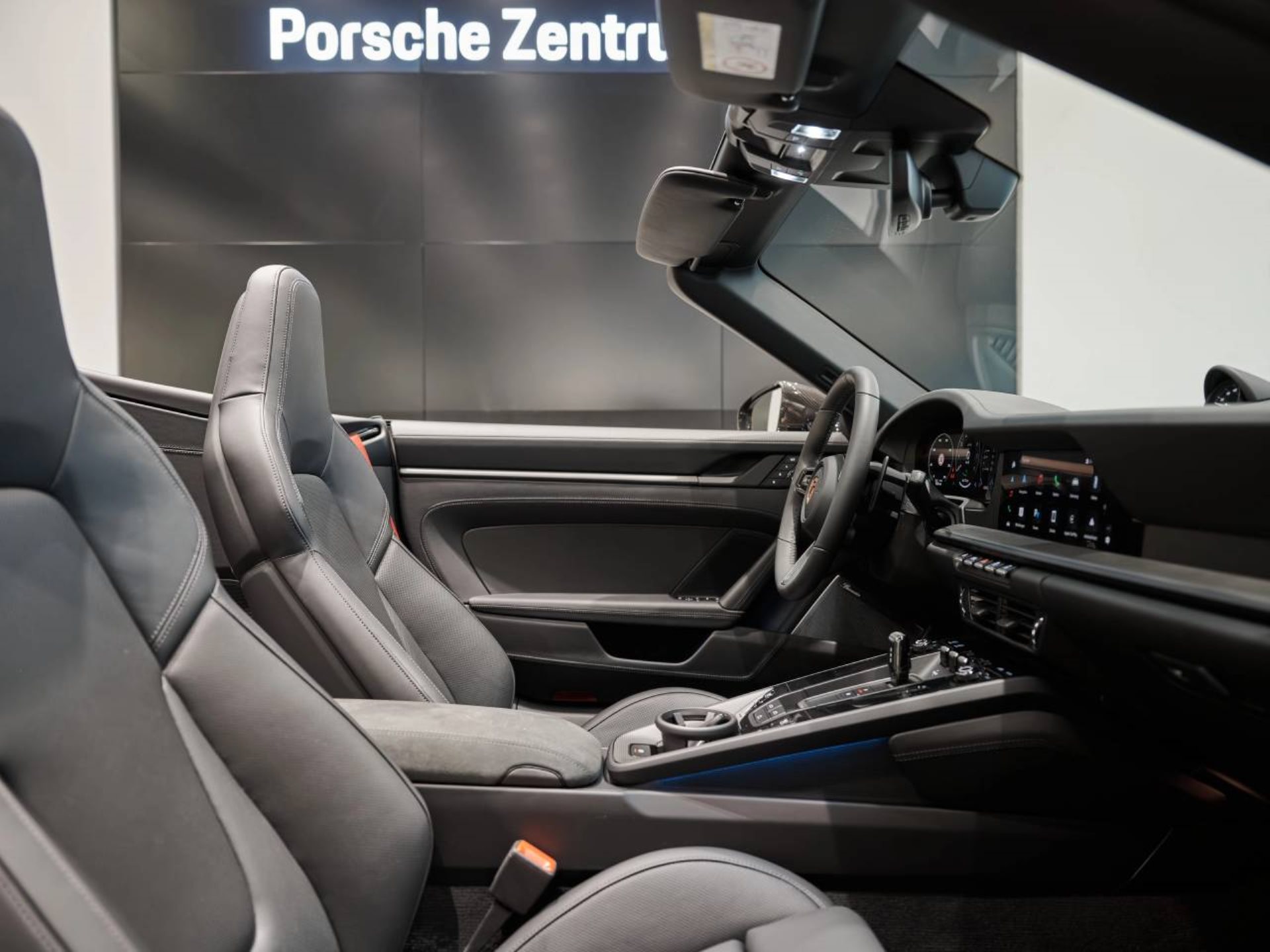 PORSCHE 911 Carrera GTS Cabriolet-image-24