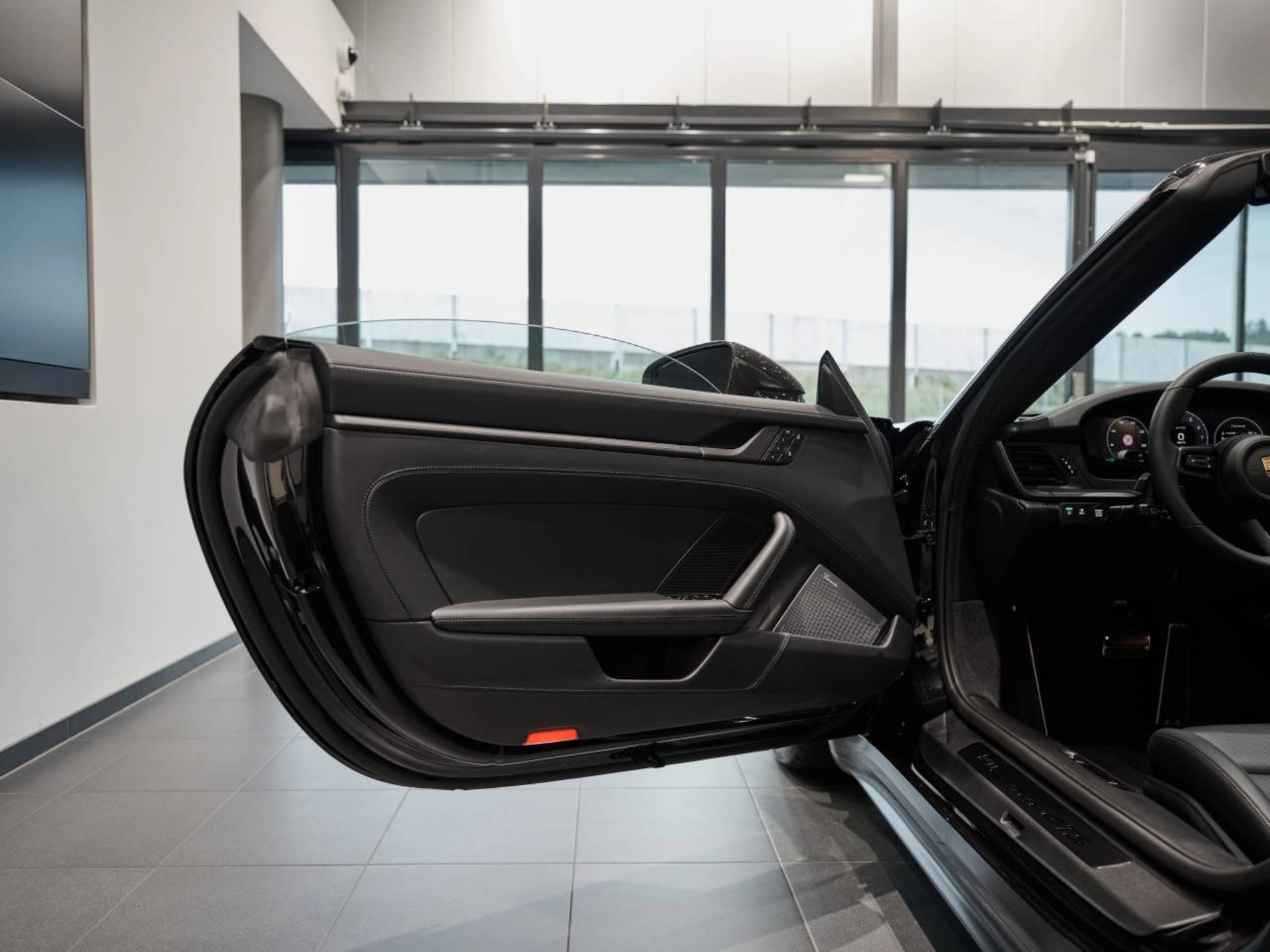 PORSCHE 911 Carrera GTS Cabriolet-image-25