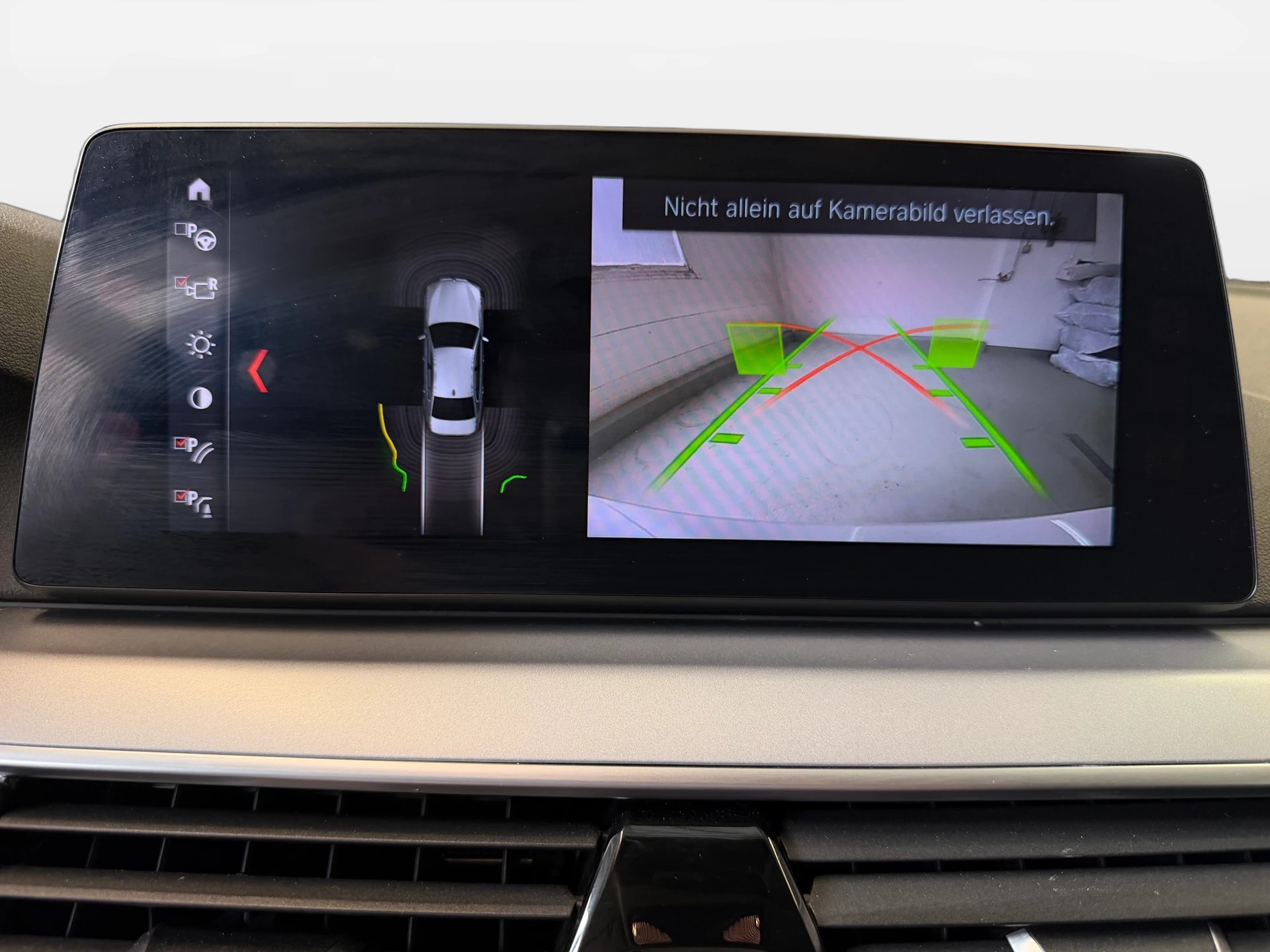 BMW 520d Steptronic | Frisch MFK | Navi | Adaptiv LED | Driving Assistant-image-15