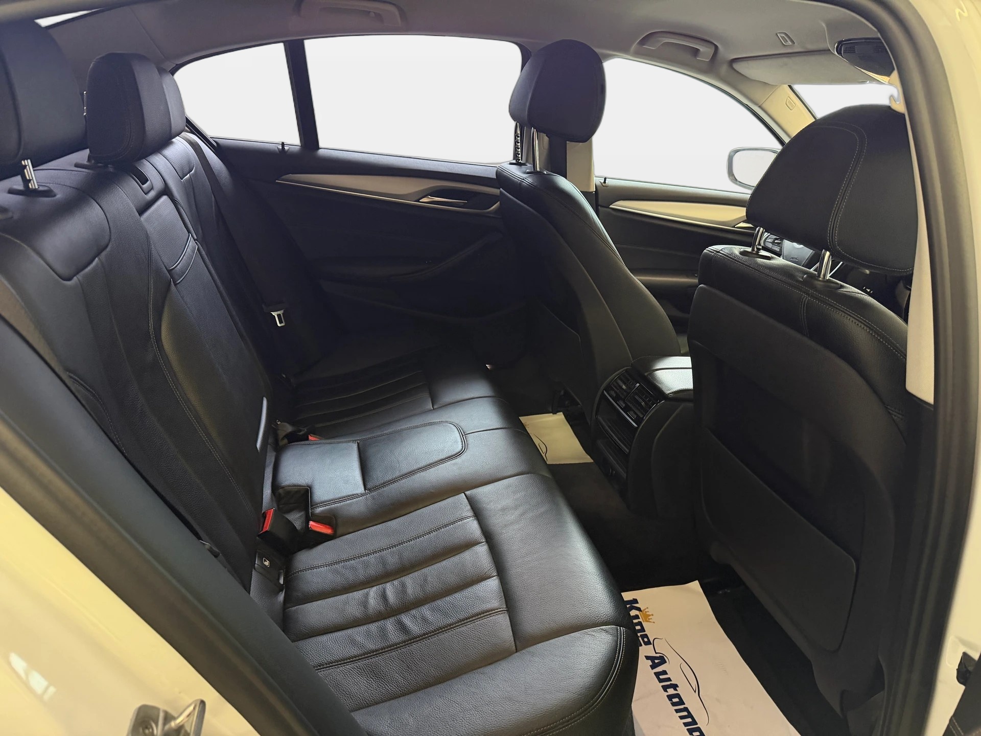 BMW 520d Steptronic | Frisch MFK | Navi | Adaptiv LED | Driving Assistant-image-9