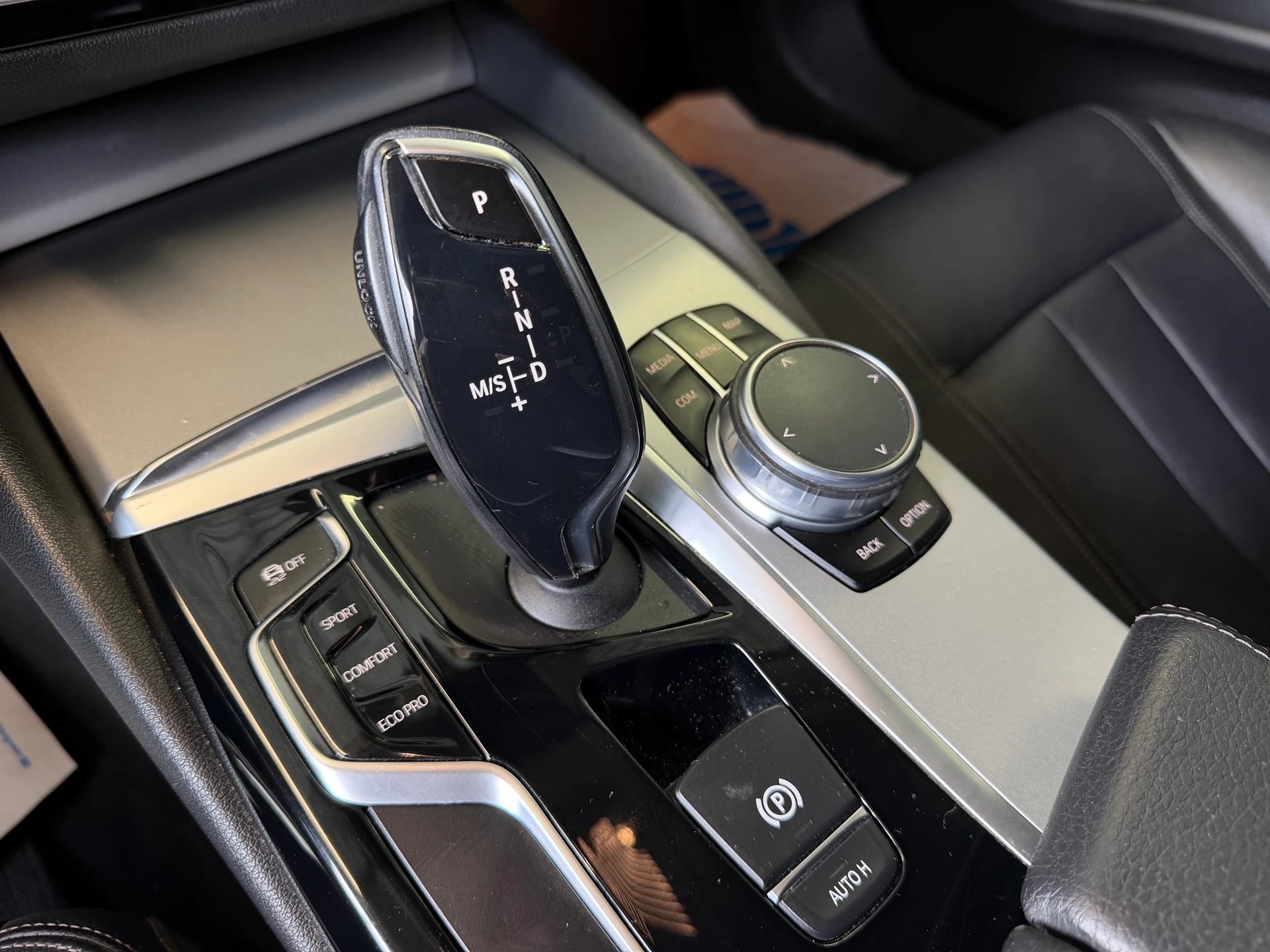 BMW 520d Steptronic | Frisch MFK | Navi | Adaptiv LED | Driving Assistant-image-12