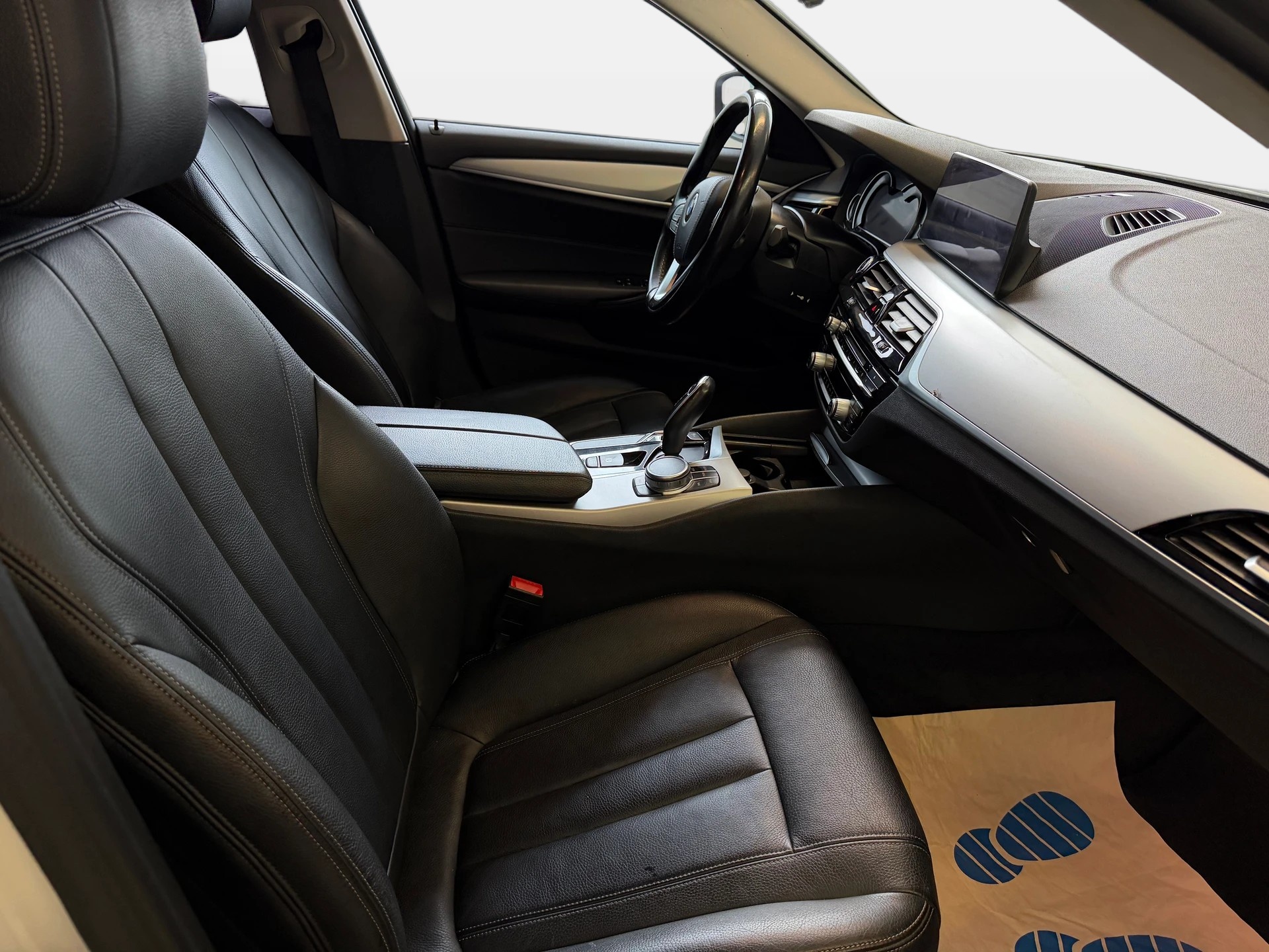 BMW 520d Steptronic | Frisch MFK | Navi | Adaptiv LED | Driving Assistant-image-8