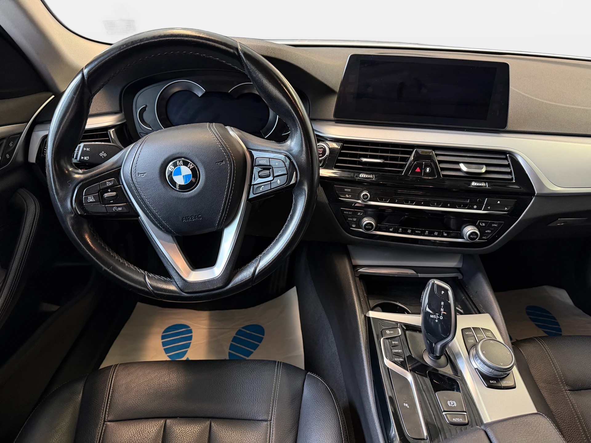 BMW 520d Steptronic | Frisch MFK | Navi | Adaptiv LED | Driving Assistant-image-11
