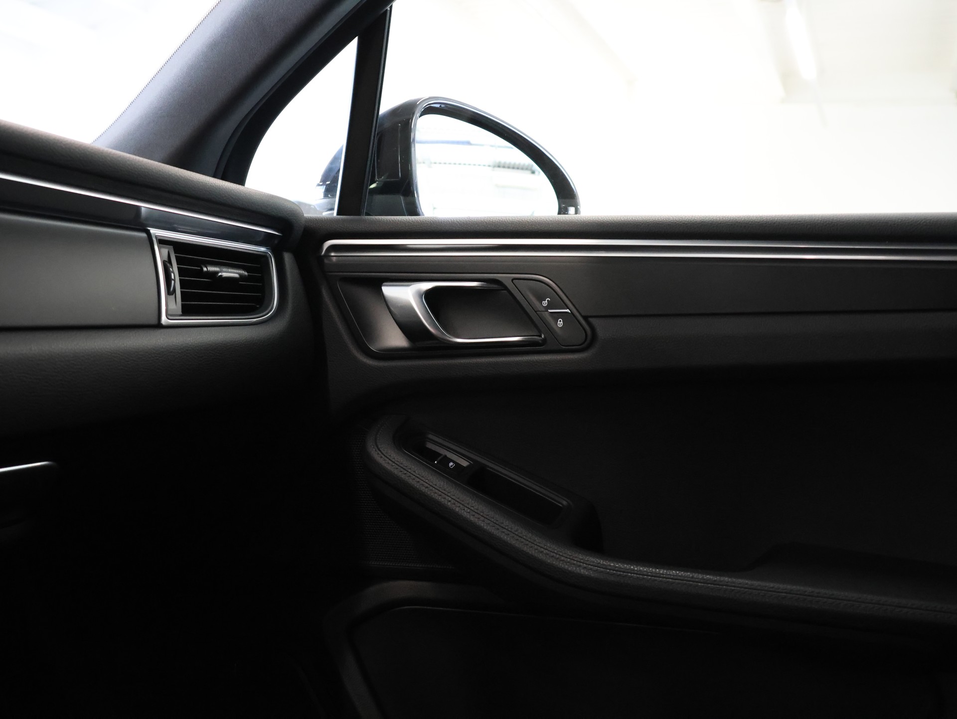 PORSCHE Macan PDK-image-24