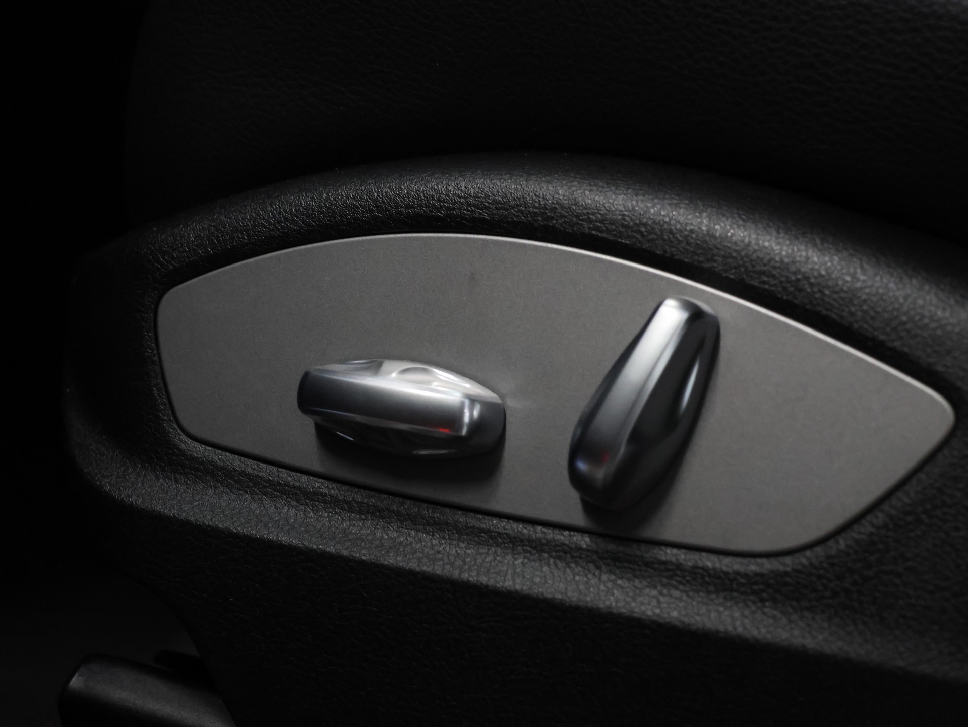PORSCHE Macan PDK-image-12