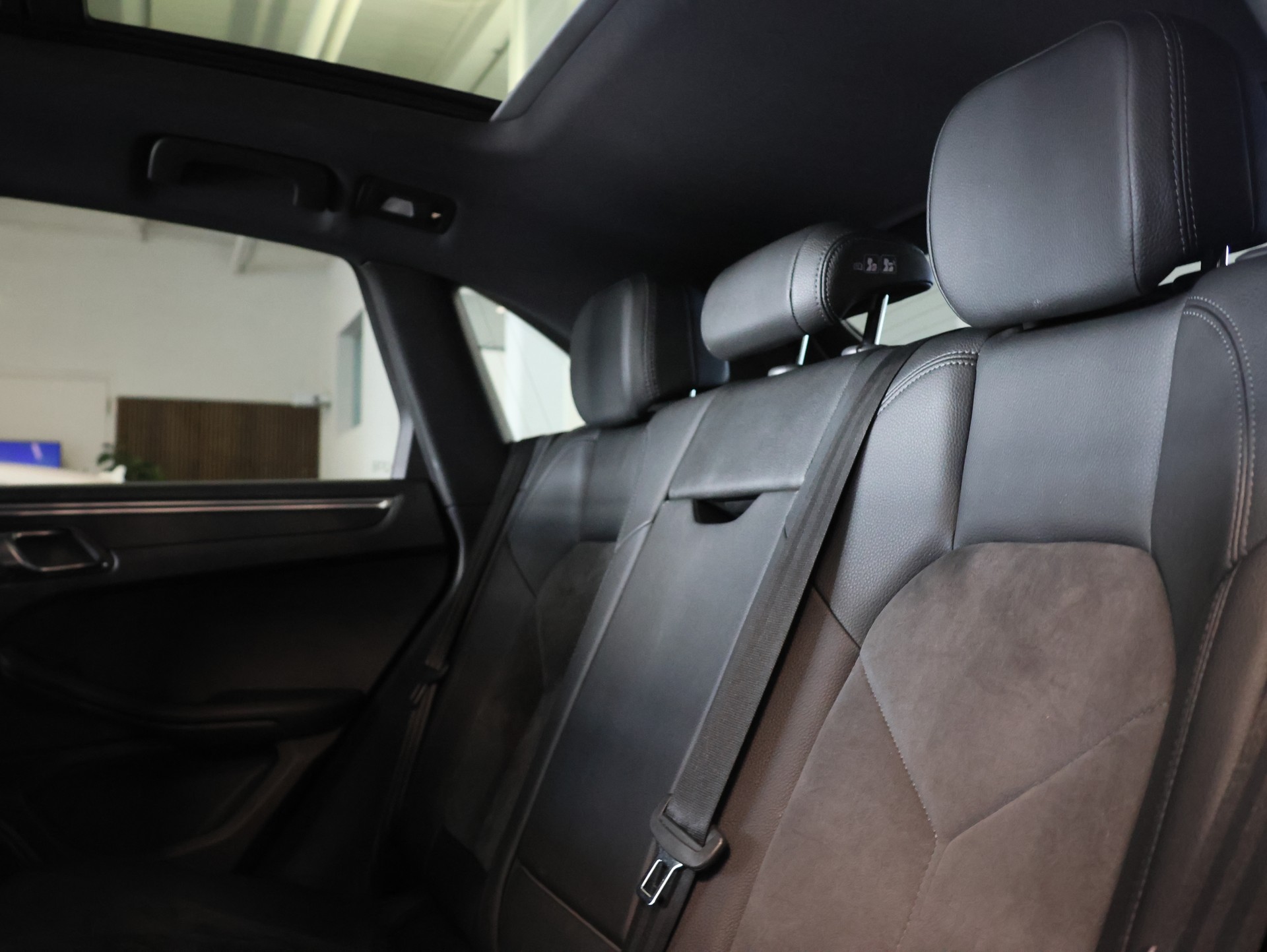 PORSCHE Macan PDK-image-28