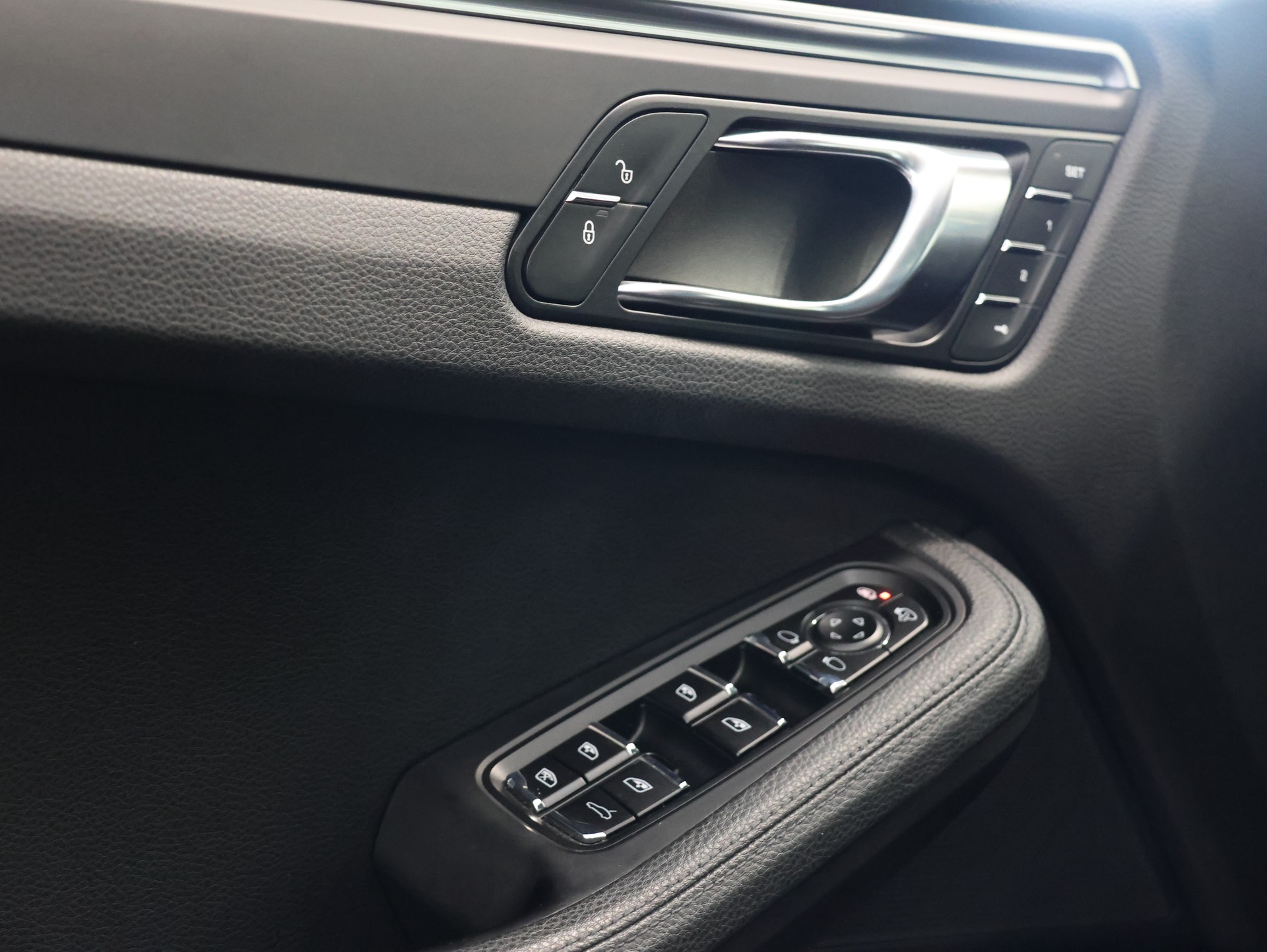 PORSCHE Macan PDK-image-27