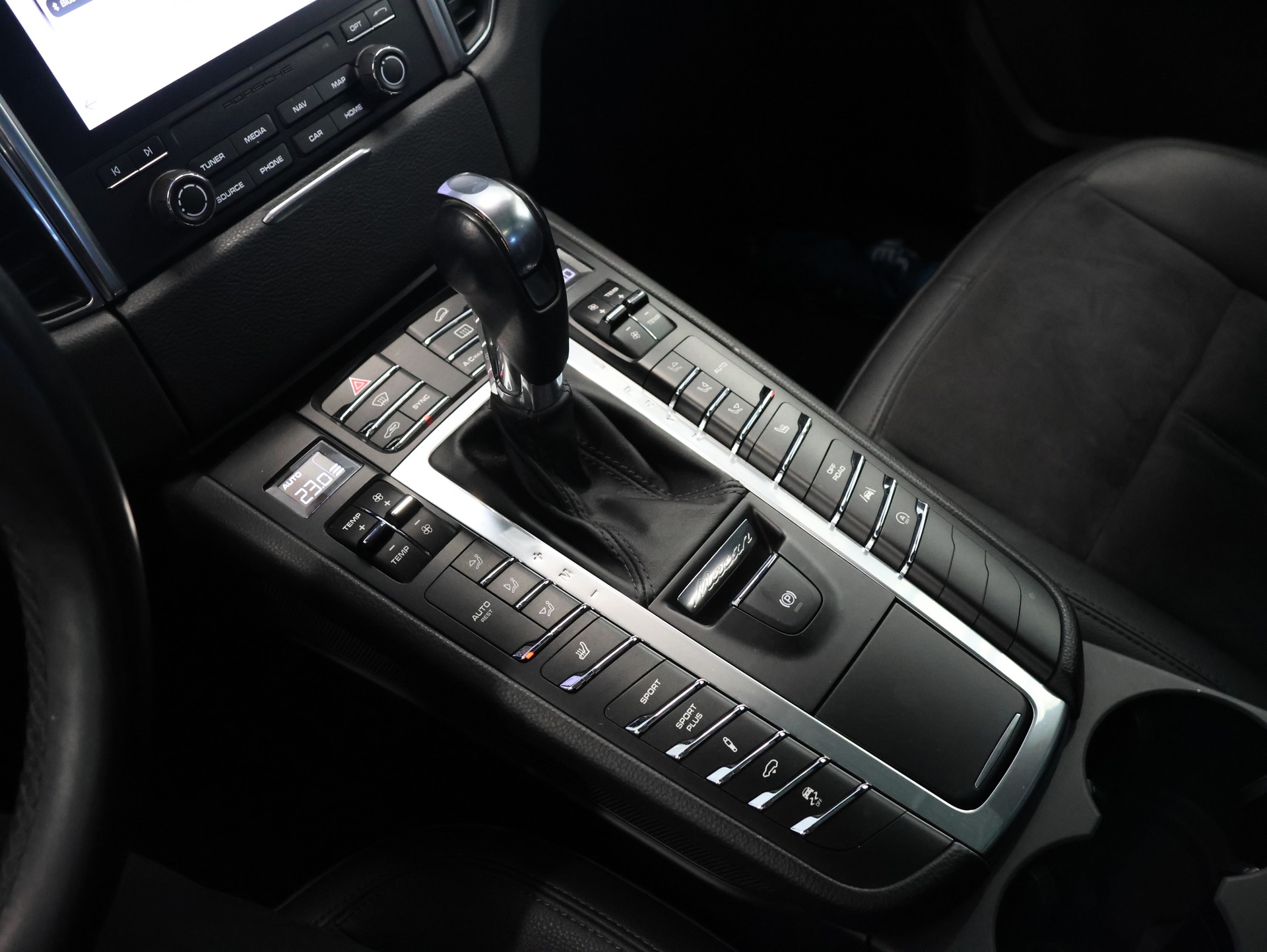 PORSCHE Macan PDK-image-23