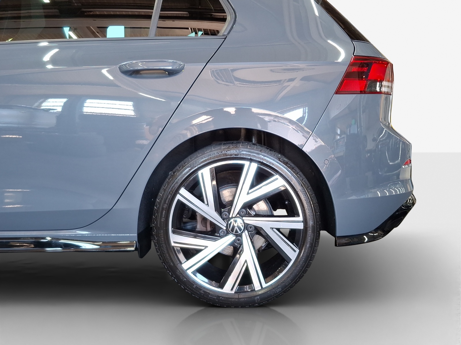 VW Golf 1.5 eTSI mHEV ACT R-Line DSG-image-13