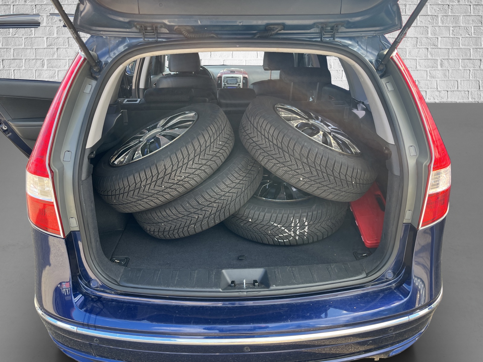 HYUNDAI i30 Wagon 2.0 CRDi Premium-image-15