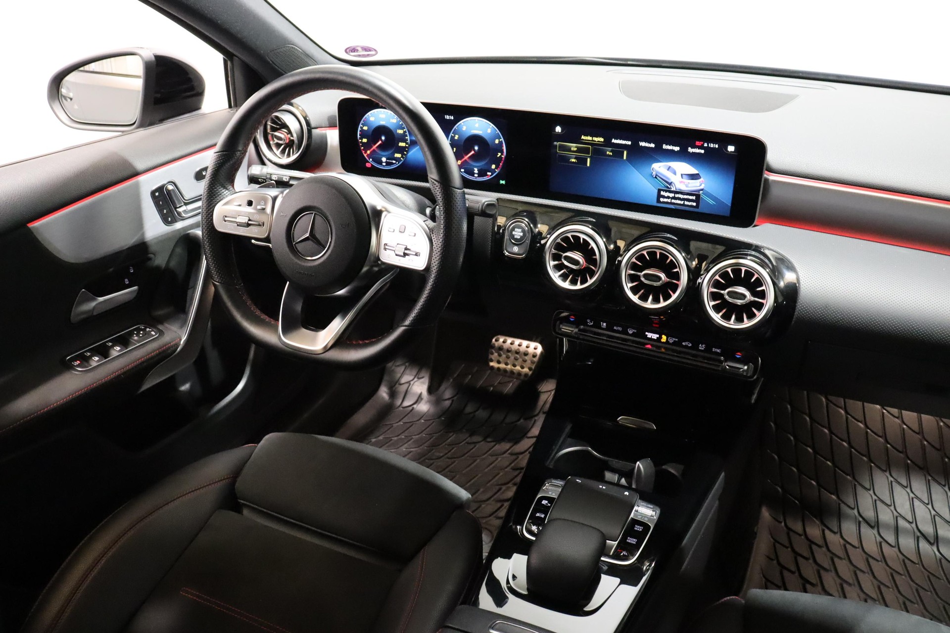 MERCEDES-BENZ A 200 AMG Line-image-17