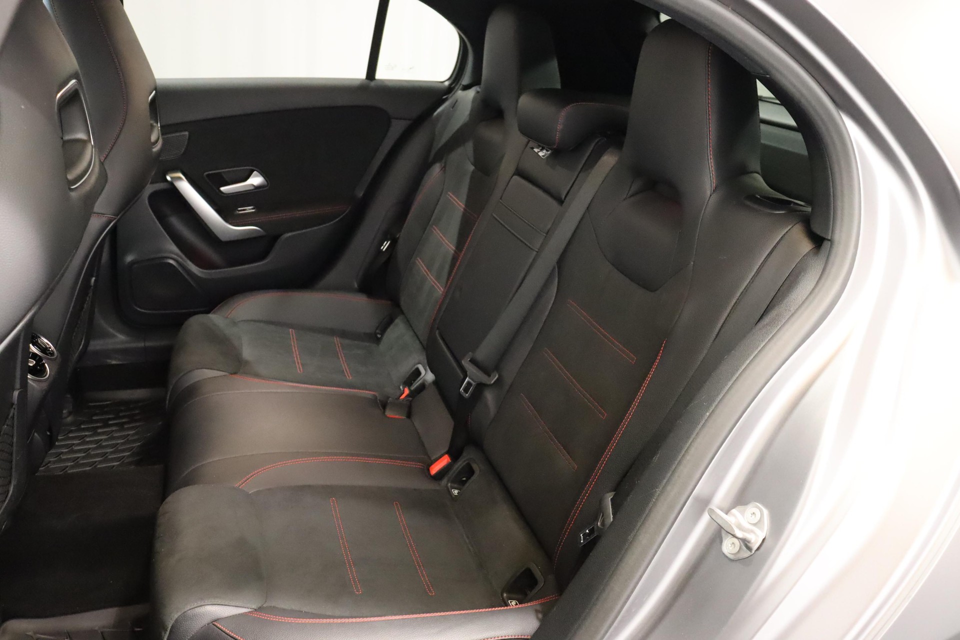 MERCEDES-BENZ A 200 AMG Line-image-15