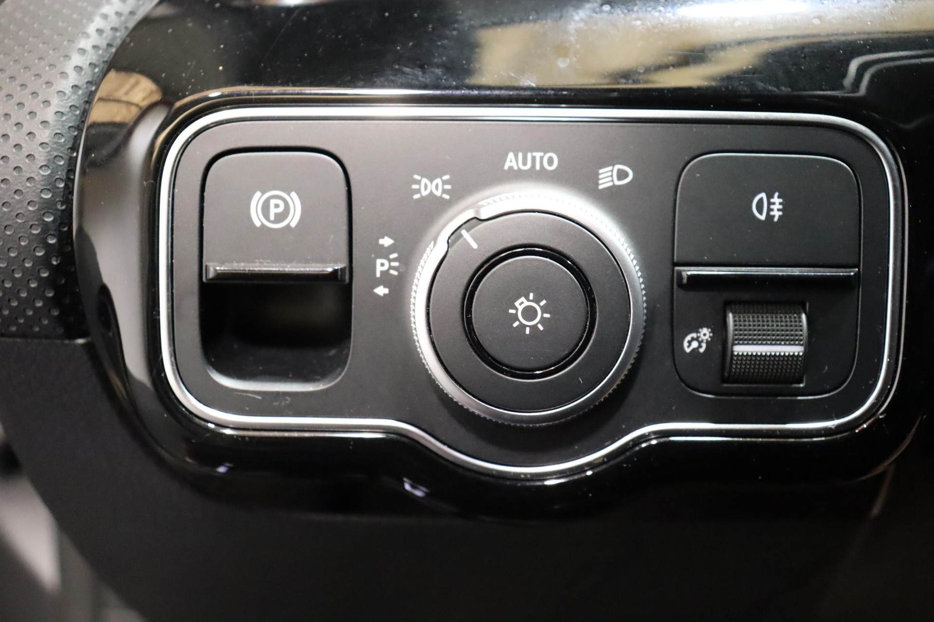 MERCEDES-BENZ A 200 AMG Line-image-14