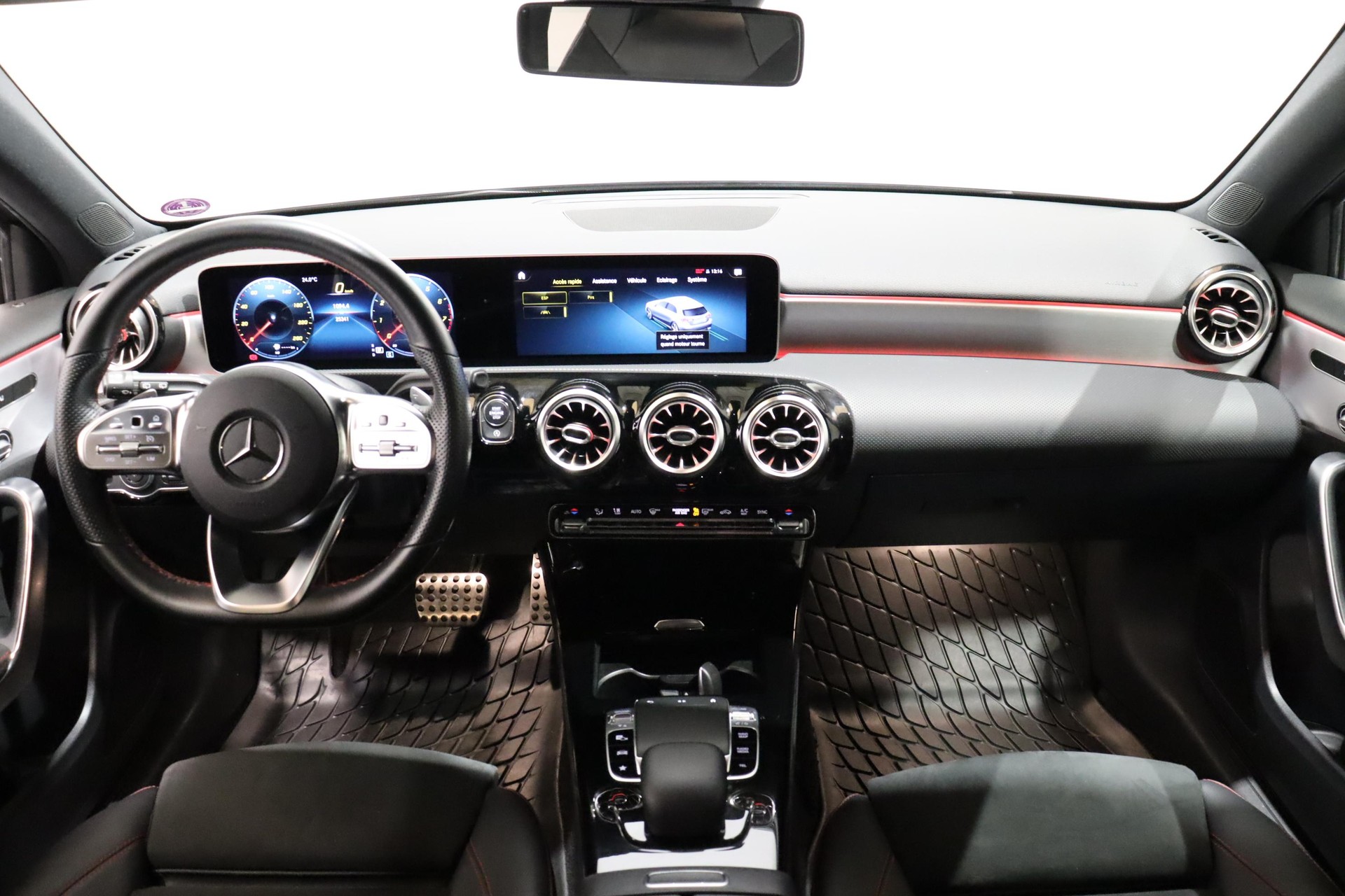 MERCEDES-BENZ A 200 AMG Line-image-16